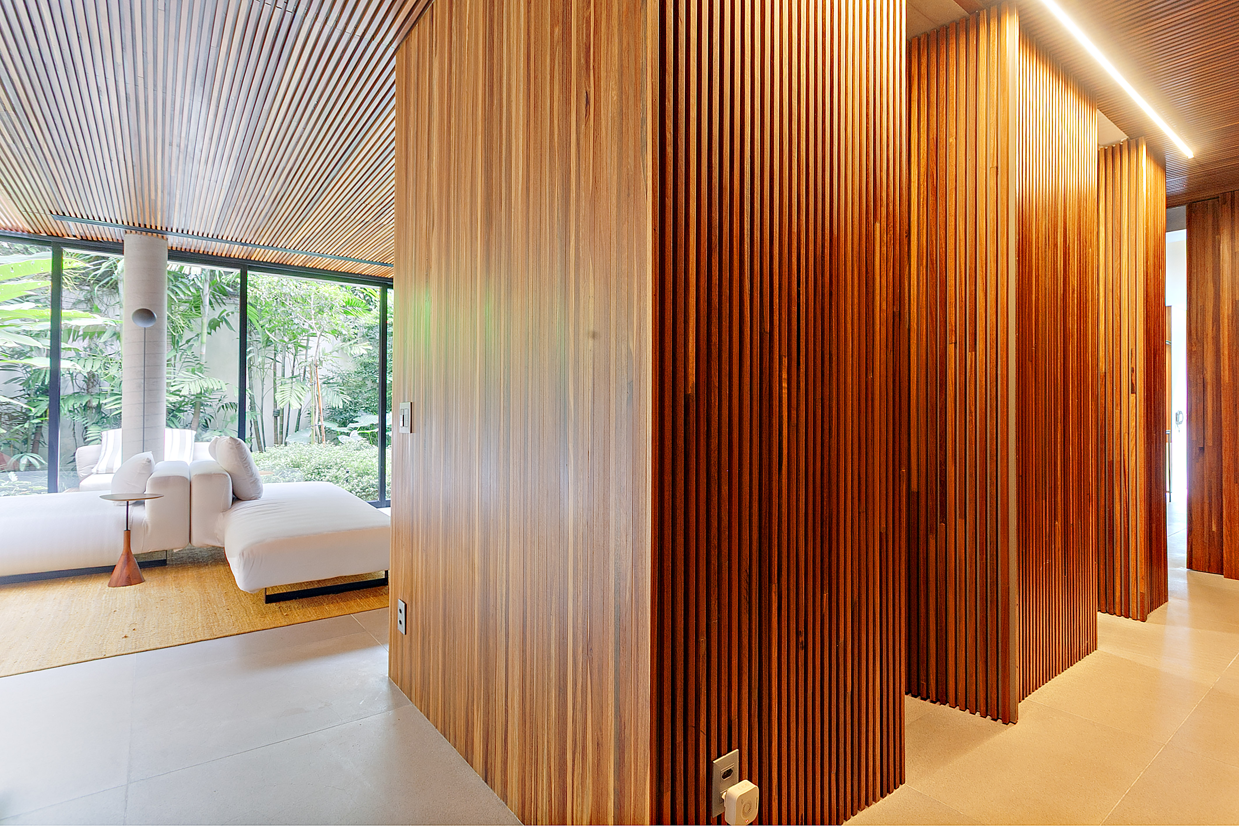  Contemporary residence in a private condominium with pool and integrated living - 物件實景