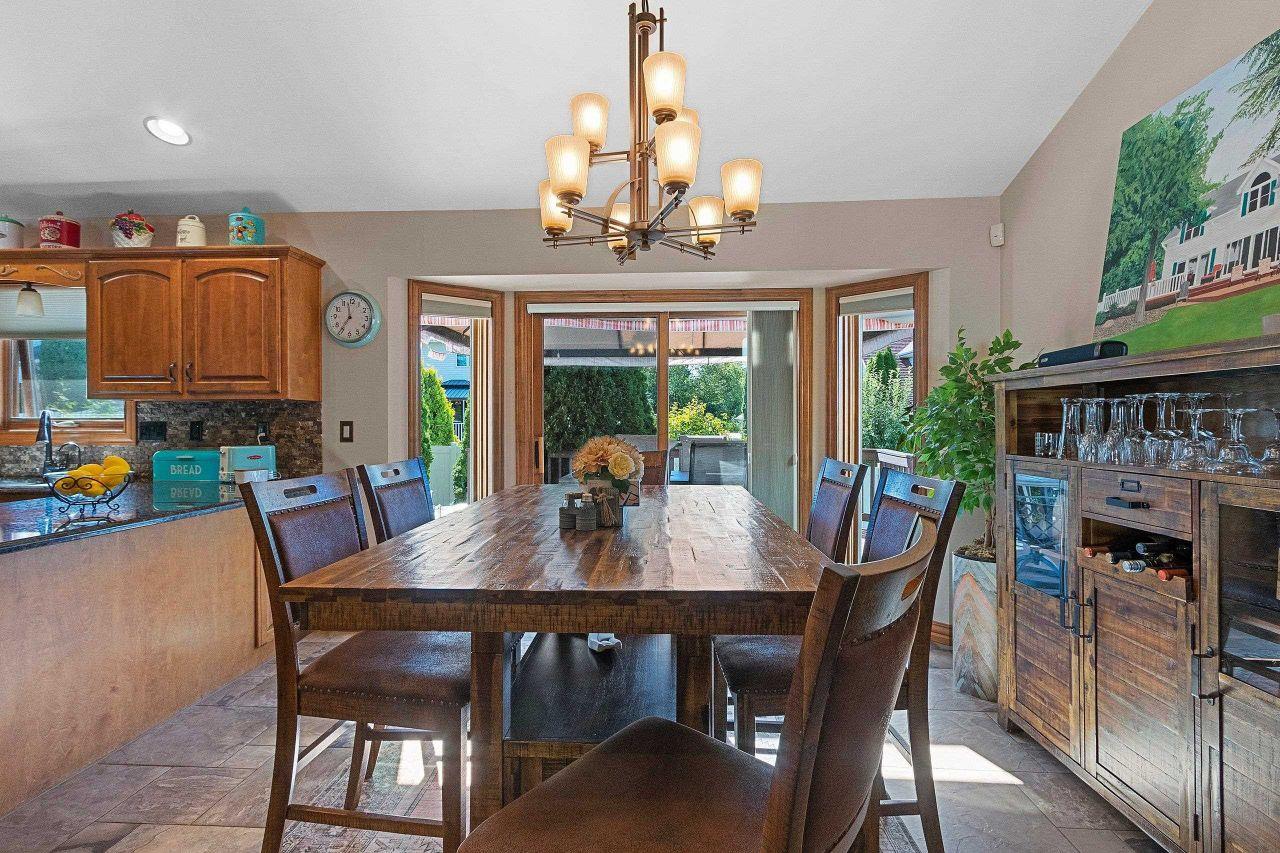 GREEN BAY, Wisconsin, 54302, United States, 3 Bedrooms Bedrooms, ,4 BathroomsBathrooms,Residential,For Sale,1818314