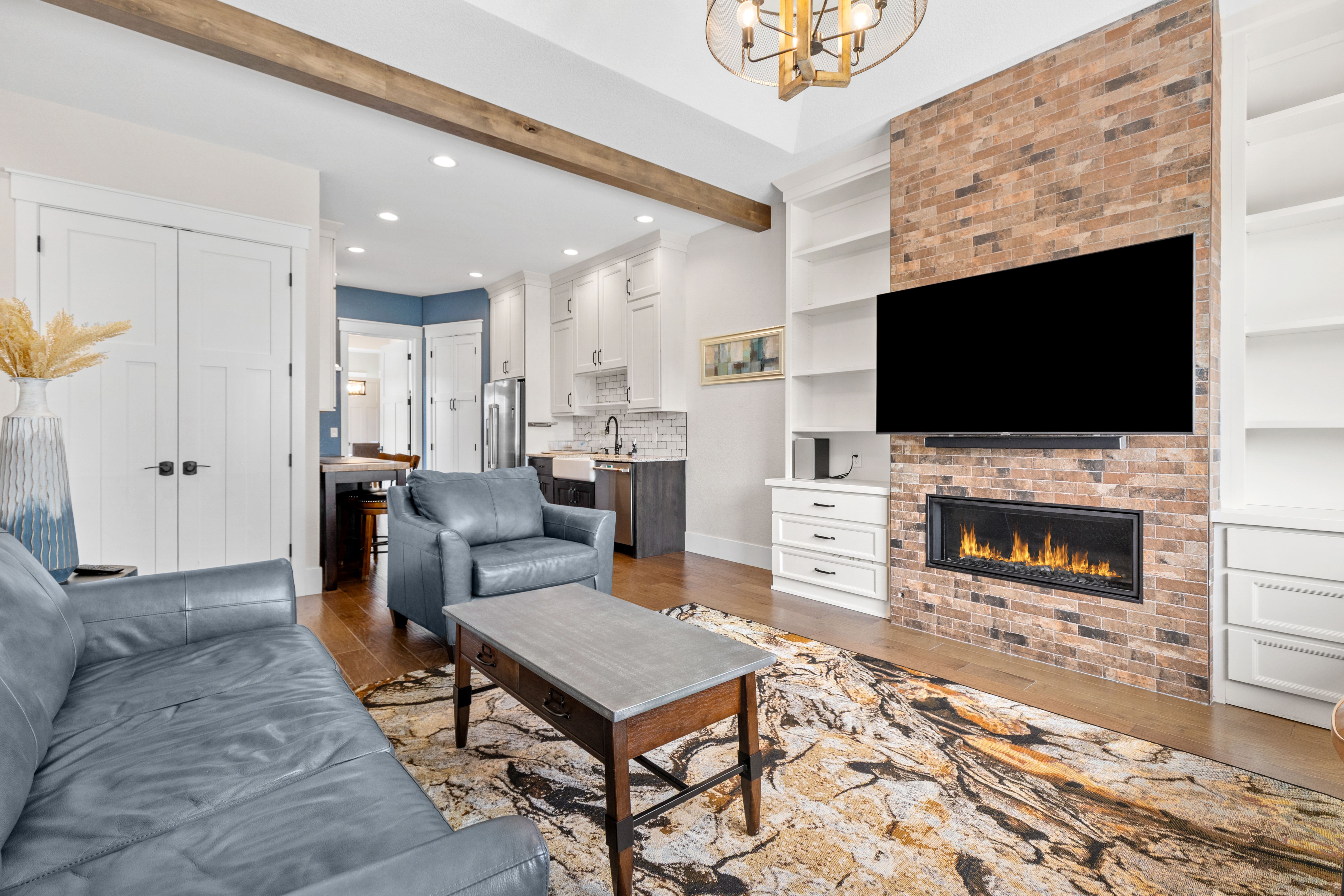  Amazing Opportunity For Multigenerational Living - 物件實景
