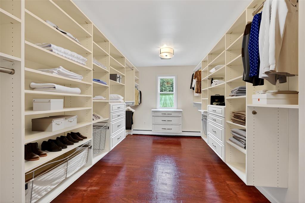 Warwick, New York, 10990, United States, 5 Bedrooms Bedrooms, ,4 BathroomsBathrooms,Residential,For Sale,1981547