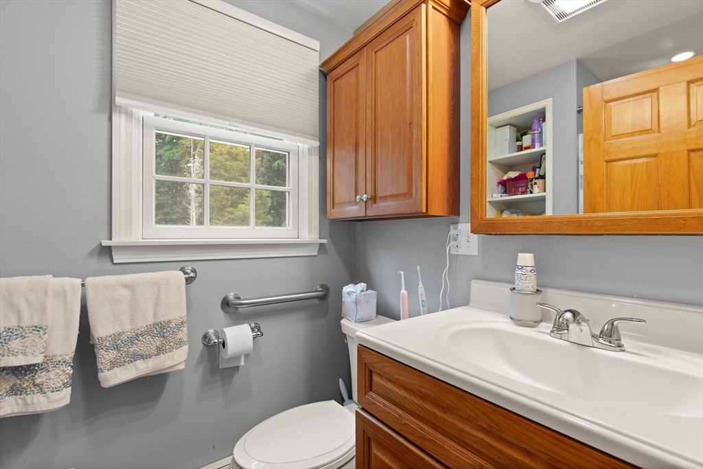 Easton, Massachusetts, 02375, United States, 6 Bedrooms Bedrooms, ,2 BathroomsBathrooms,Residential,For Sale,1927238