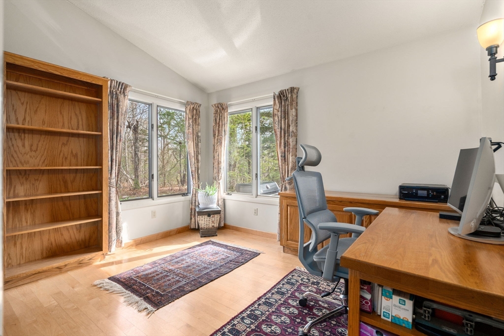 Dartmouth, Massachusetts, 02748, United States, 4 Bedrooms Bedrooms, ,5 BathroomsBathrooms,Residential,For Sale,1804172