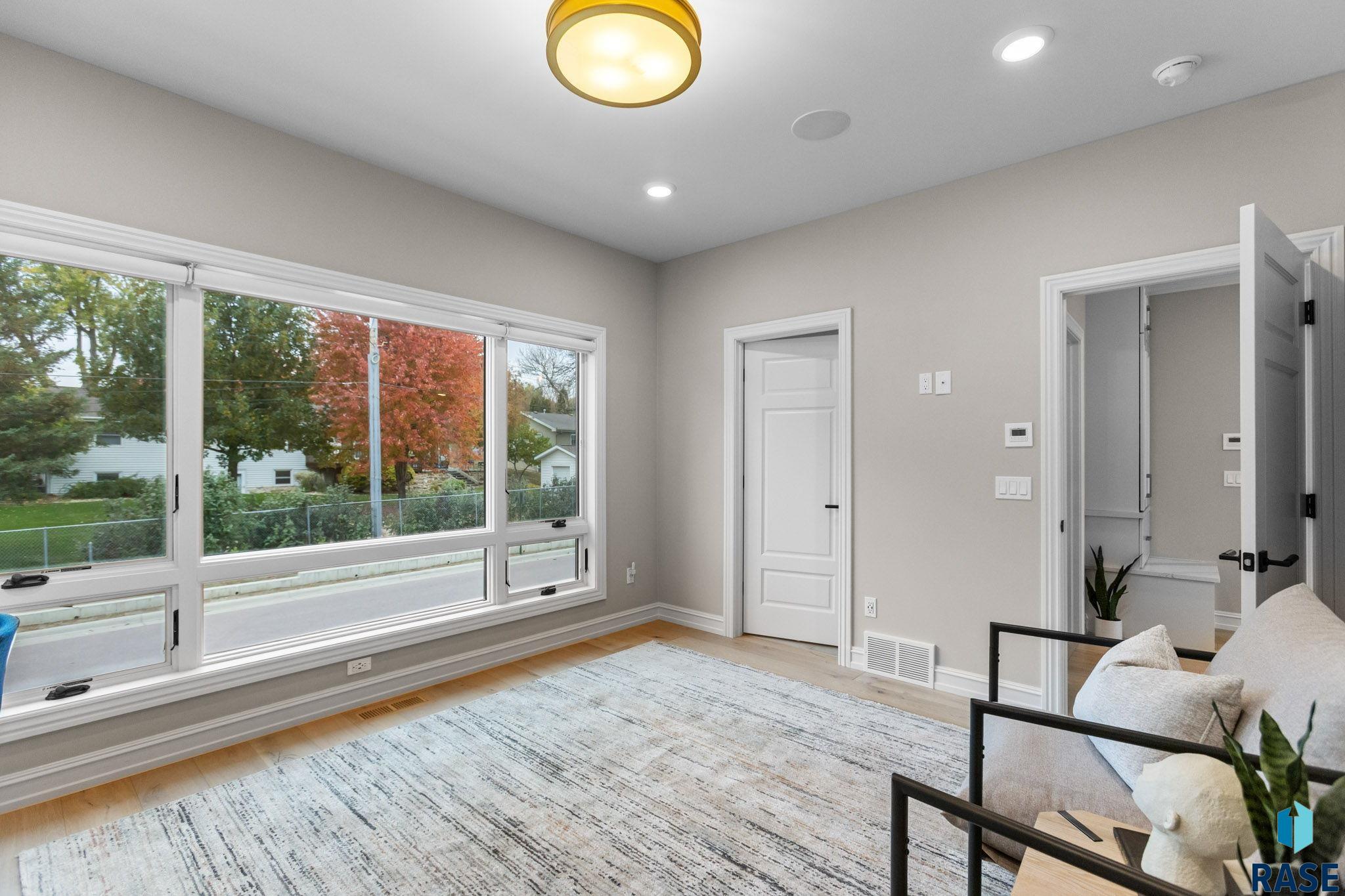 Sioux Falls, South Dakota, 57106, United States, 3 Bedrooms Bedrooms, ,2 BathroomsBathrooms,Residential,For Sale,1986319