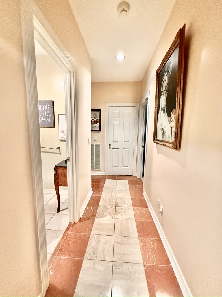 Union City, Tennessee, 38261, United States, 5 Bedrooms Bedrooms, ,6 BathroomsBathrooms,Residential,For Sale,1974158