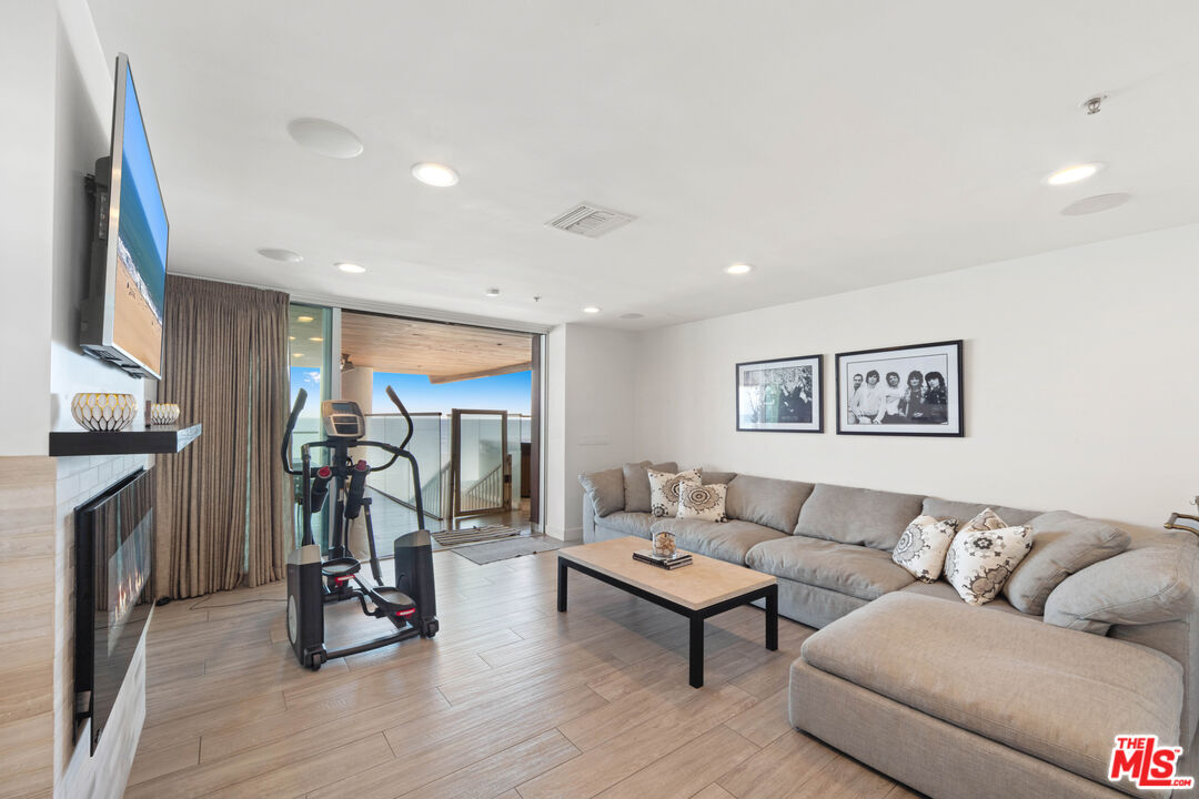 Malibu, California, 90265, United States, 3 Bedrooms Bedrooms, ,4 BathroomsBathrooms,Residential,For Sale,1722107