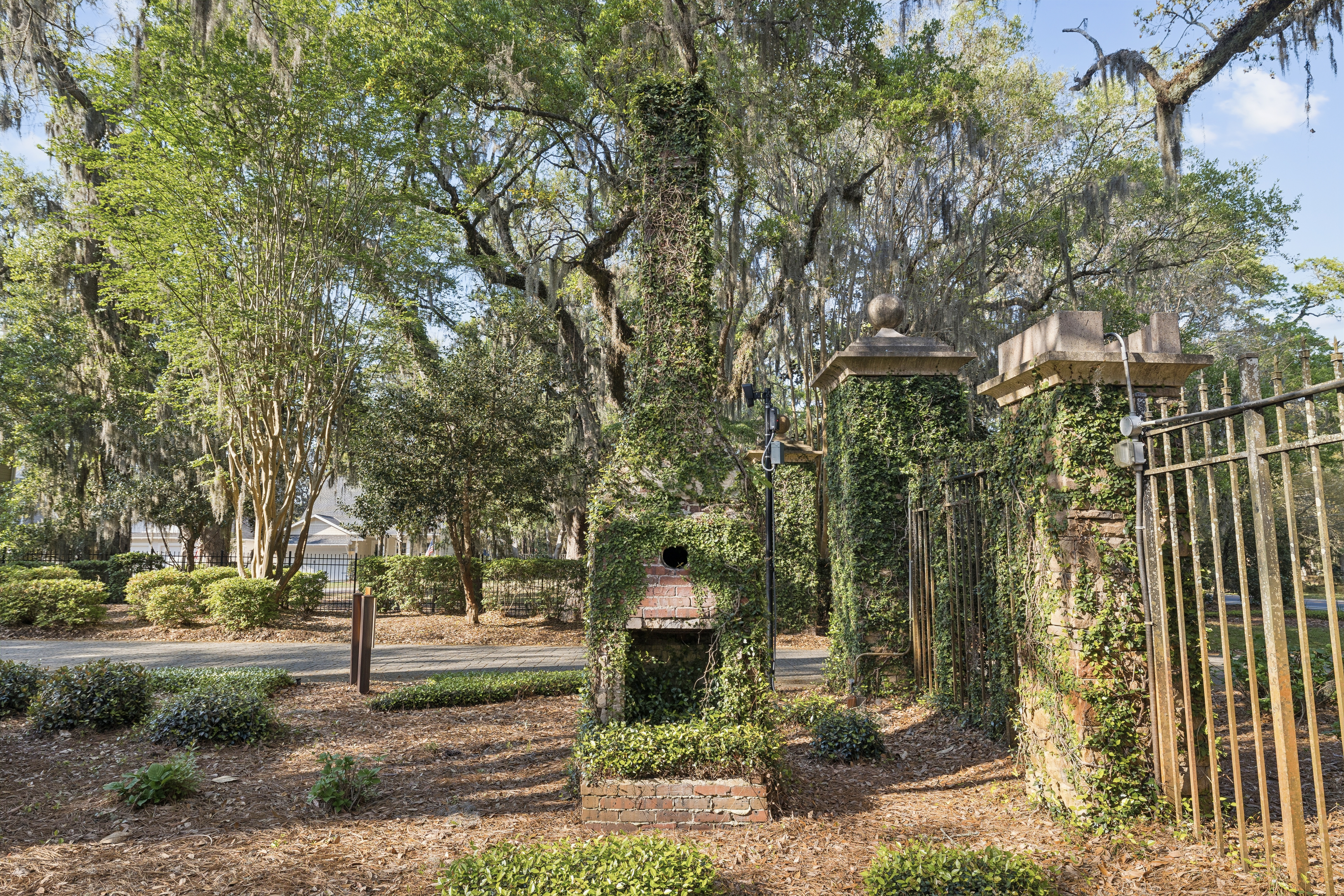  Timless Sophistication With Modern Updates In Hidden Gem Community - 物件實景