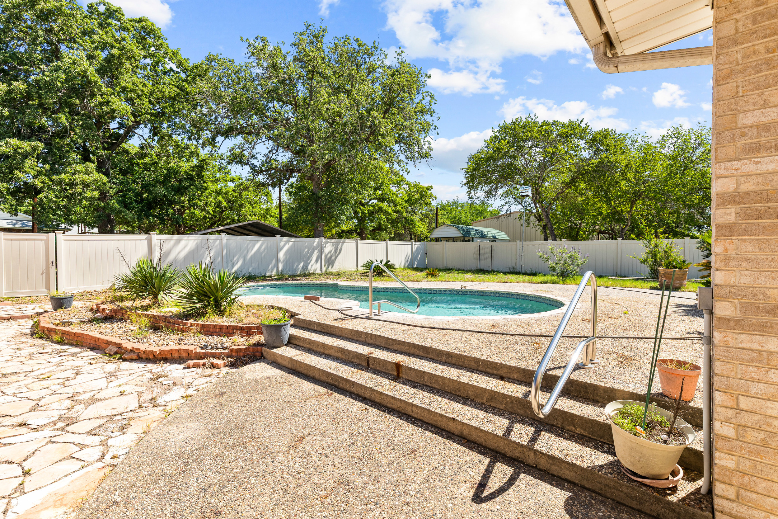 Adkins, Texas, 78101, United States, 4 Bedrooms Bedrooms, ,2 BathroomsBathrooms,Residential,For Sale,1979790