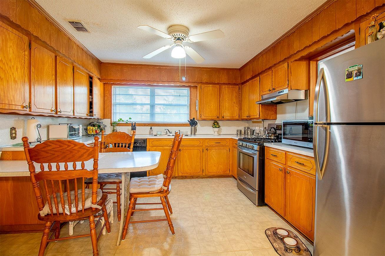 Grand Saline, Texas, 75140, United States, 4 Bedrooms Bedrooms, ,2 BathroomsBathrooms,Residential,For Sale,1857239