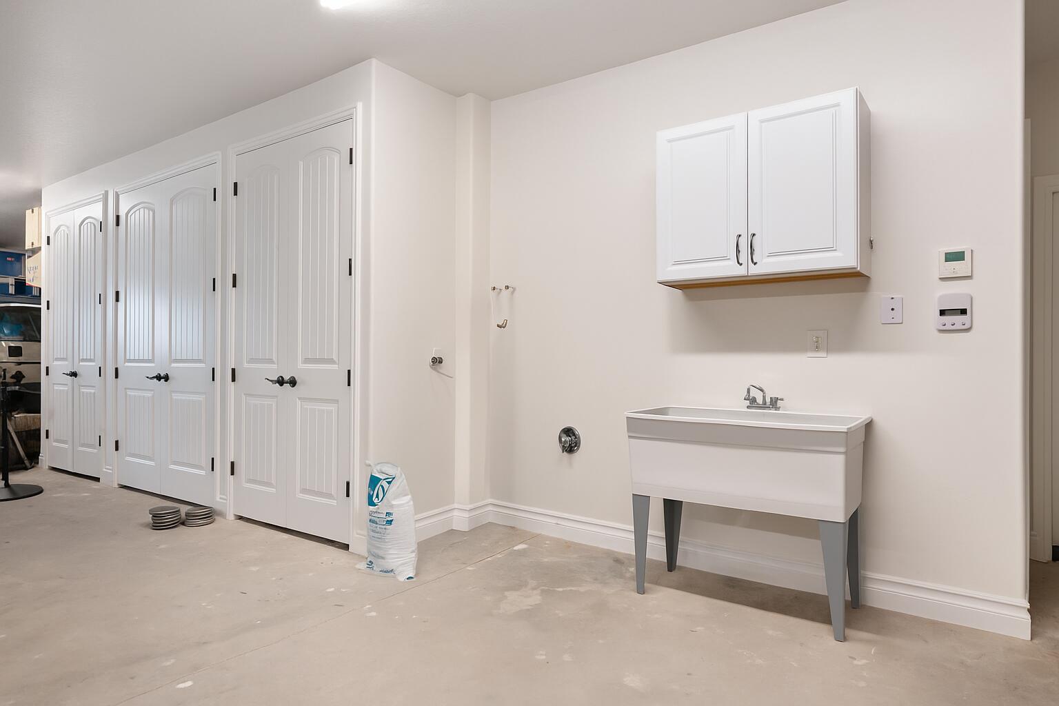 Leeds, Utah, 84746, United States, 5 Bedrooms Bedrooms, ,3 BathroomsBathrooms,Residential,For Sale,1914363