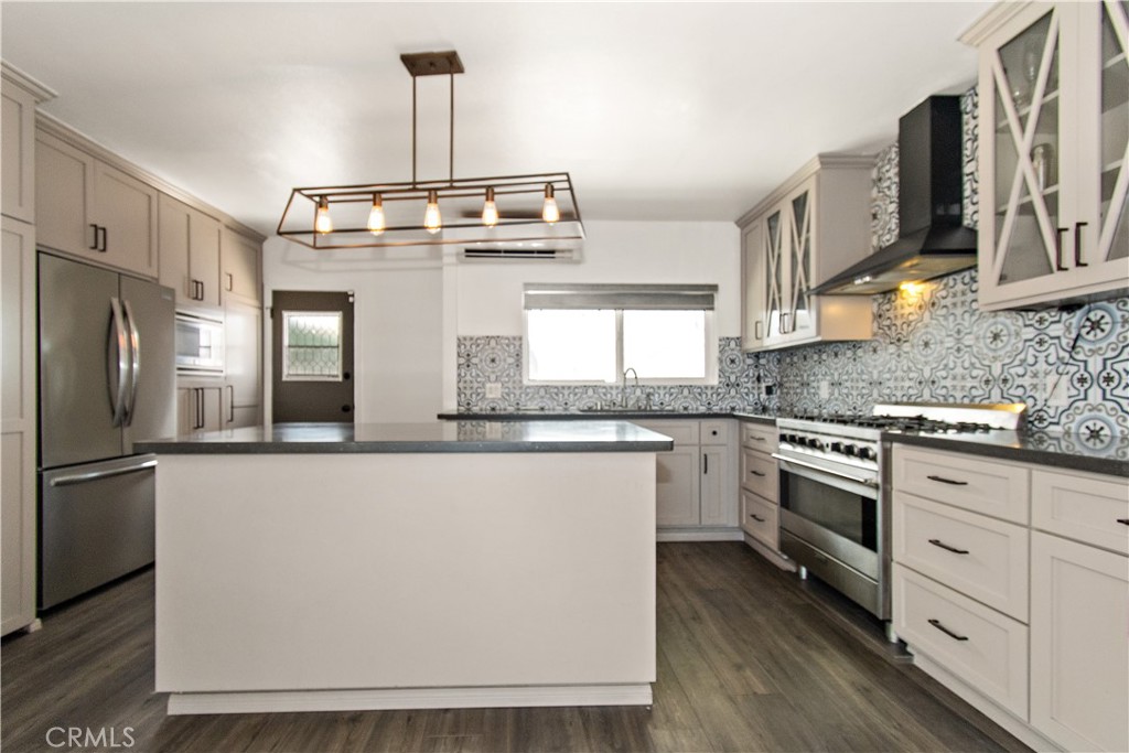 Los Angeles, California, 90019, United States, ,Residential,For Sale,1983742