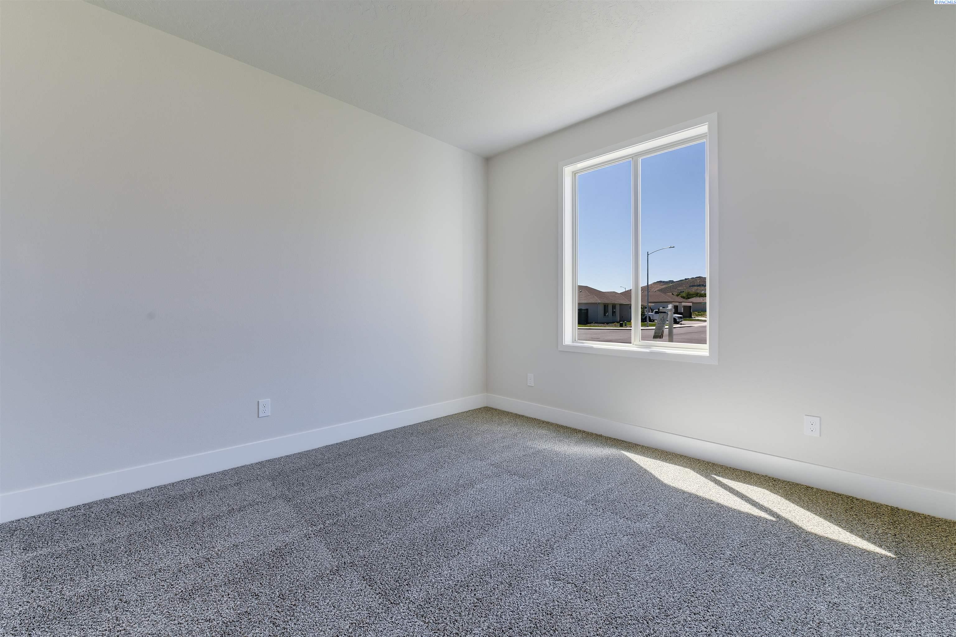 Richland, Washington, 99352, United States, 3 Bedrooms Bedrooms, ,2 BathroomsBathrooms,Residential,For Sale,1898474