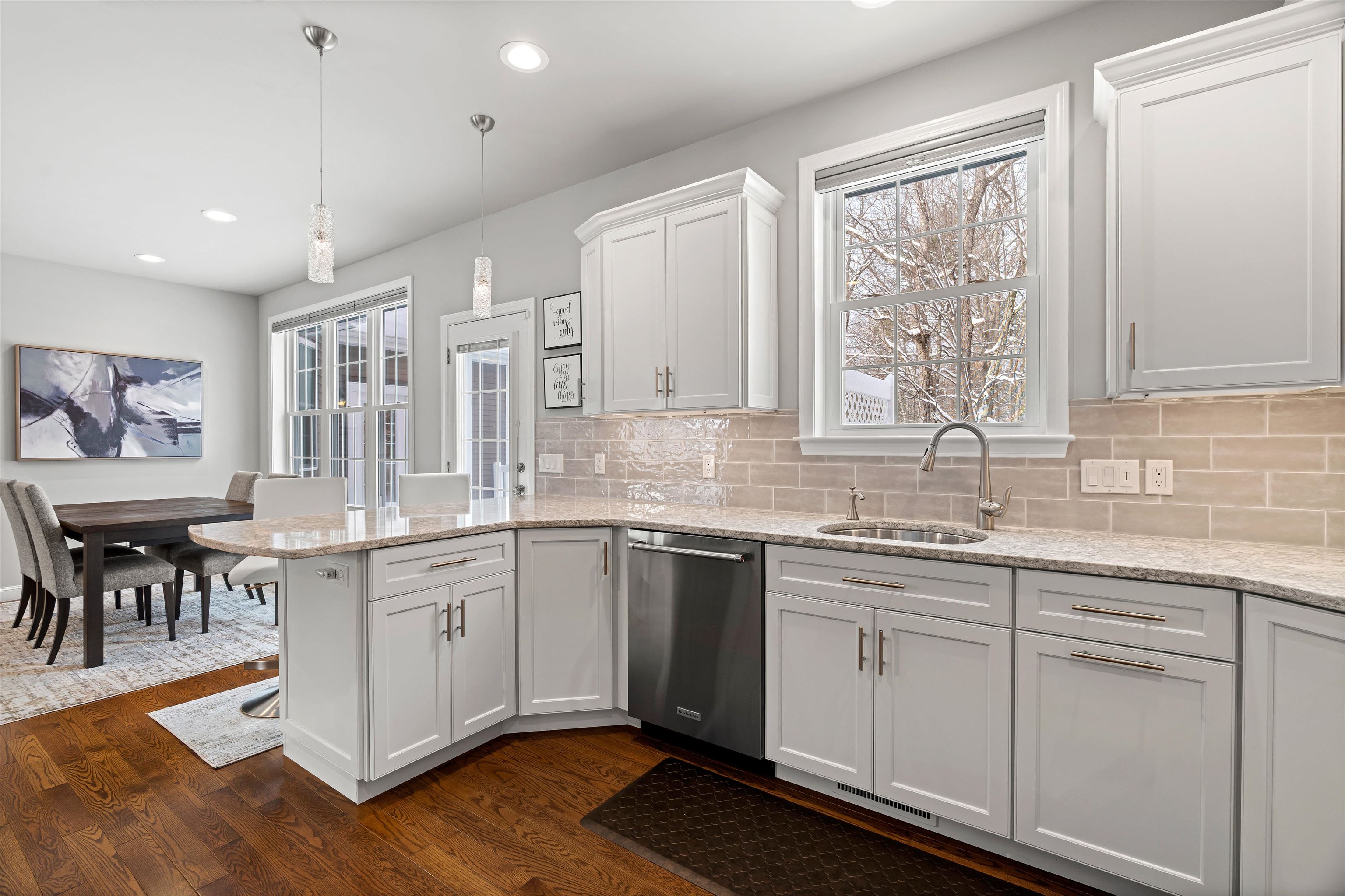 Manchester, New Hampshire, 03102, United States, 3 Bedrooms Bedrooms, ,3 BathroomsBathrooms,Residential,For Sale,2003193