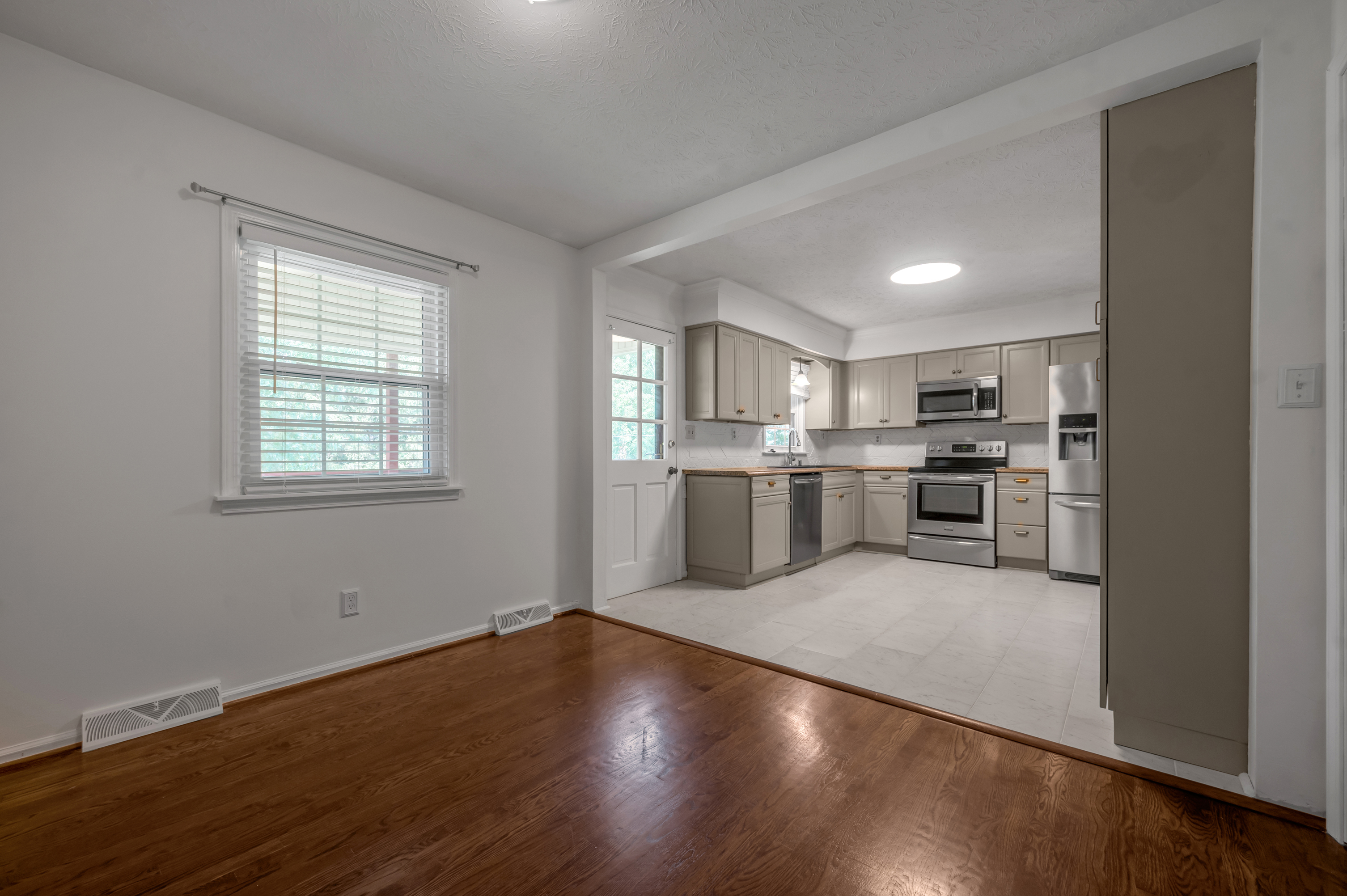  568 Merrimac Drive - 物件實景