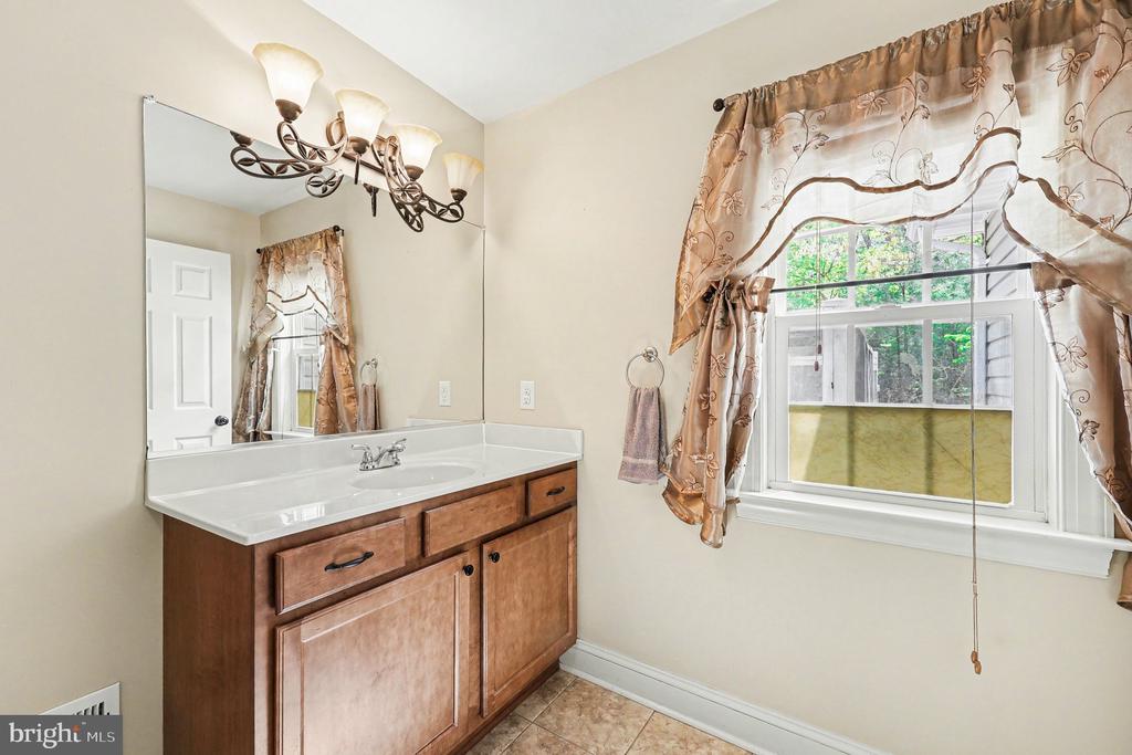 Winchester, Virginia, 22602, United States, 4 Bedrooms Bedrooms, ,3 BathroomsBathrooms,Residential,For Sale,2040713