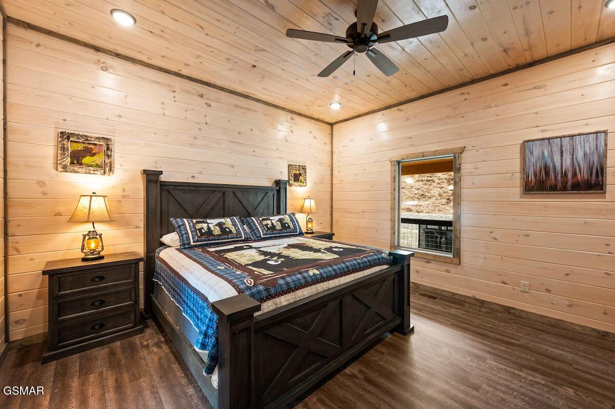 Gatlinburg, Tennessee, 37738, United States, 4 Bedrooms Bedrooms, ,5 BathroomsBathrooms,Residential,For Sale,2048286