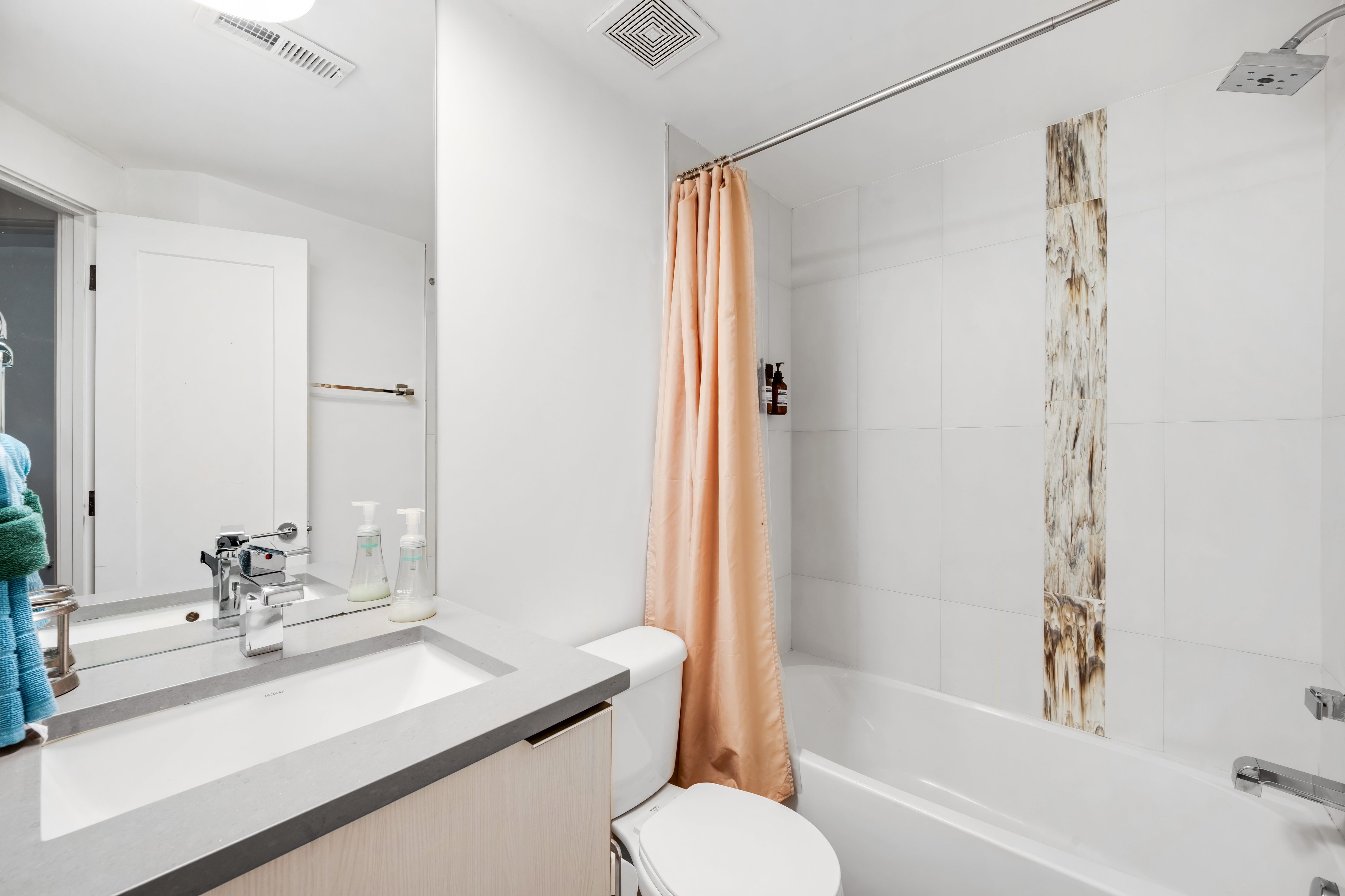  Seamlessly blends contemporary architecture & refined finishes - 物件實景