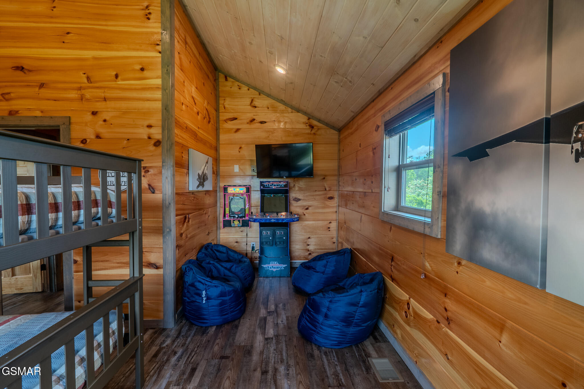 Sevierville, Tennessee, 37876, United States, 3 Bedrooms Bedrooms, ,3 BathroomsBathrooms,Residential,For Sale,2020678
