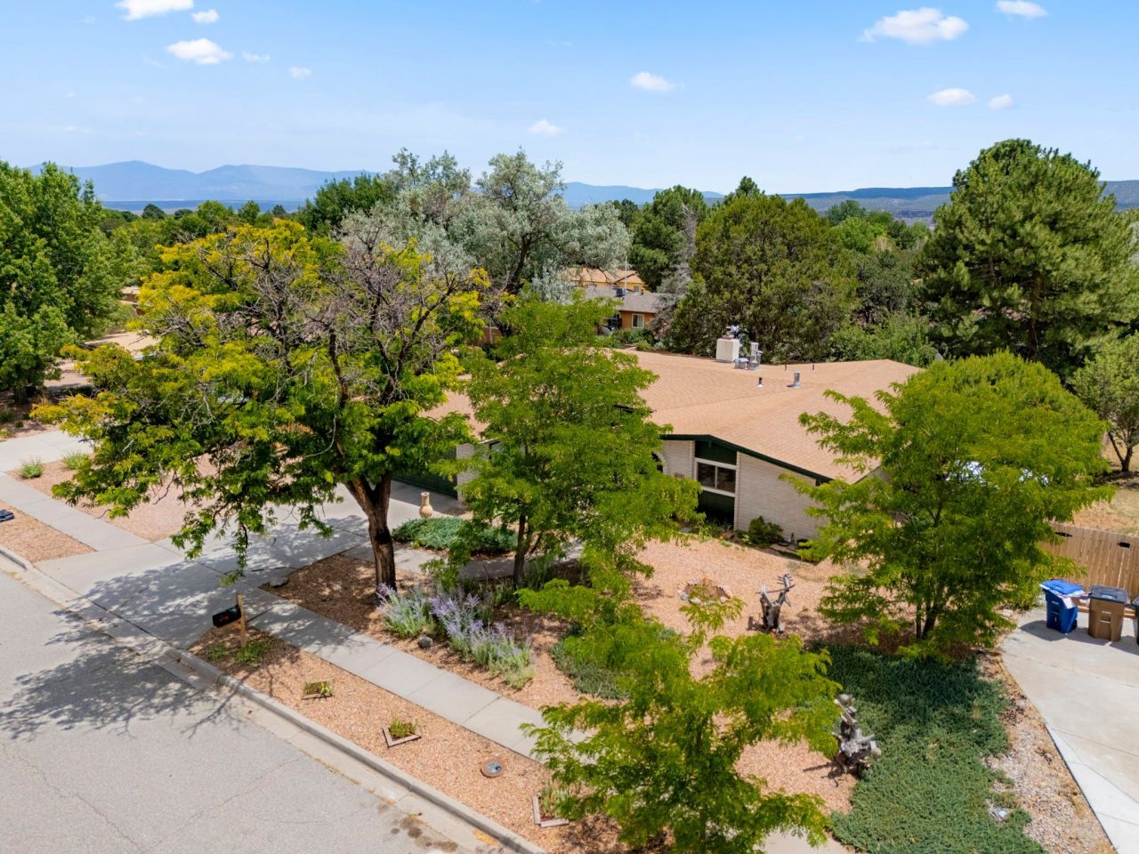White Rock, New Mexico, 87547, United States, 4 Bedrooms Bedrooms, ,3 BathroomsBathrooms,Residential,For Sale,1906600