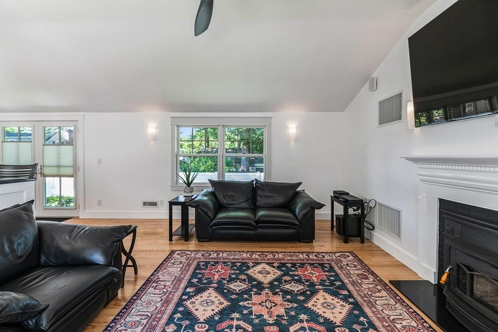 Hamilton, Massachusetts, 01982, United States, 2 Bedrooms Bedrooms, ,1 BathroomBathrooms,Residential,For Sale,1921936