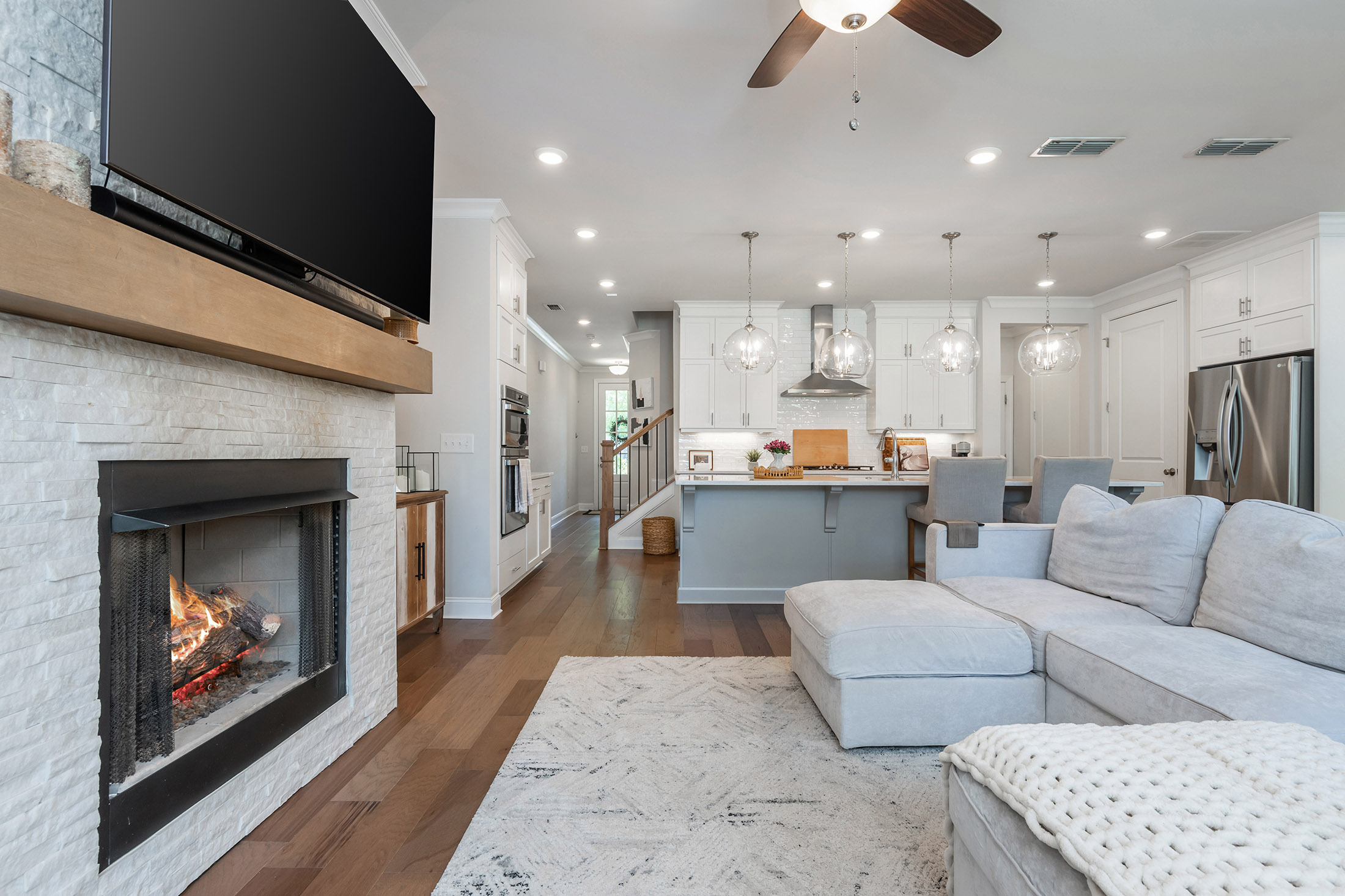  Welcome to Exceptional Townhome Living in Waterside Community - 物件實景