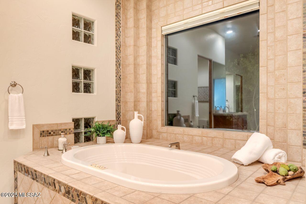 Tucson, Arizona, 85718, United States, 3 Bedrooms Bedrooms, ,4 BathroomsBathrooms,Residential,For Sale,1987862