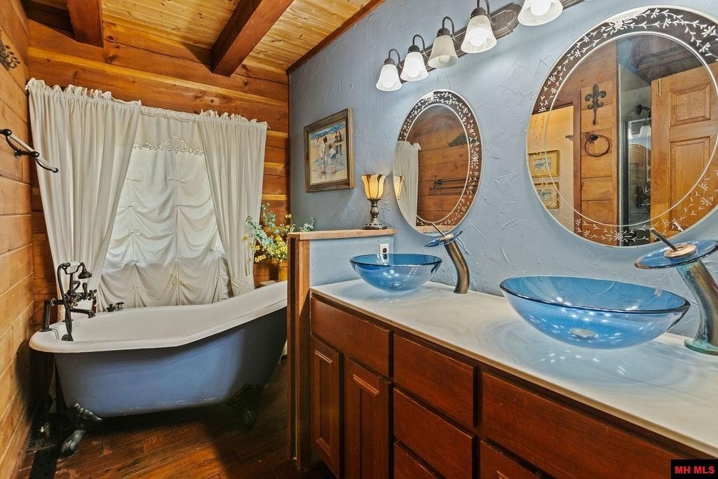 Gamaliel, Arkansas, 72537, United States, 3 Bedrooms Bedrooms, ,3 BathroomsBathrooms,Residential,For Sale,1937546