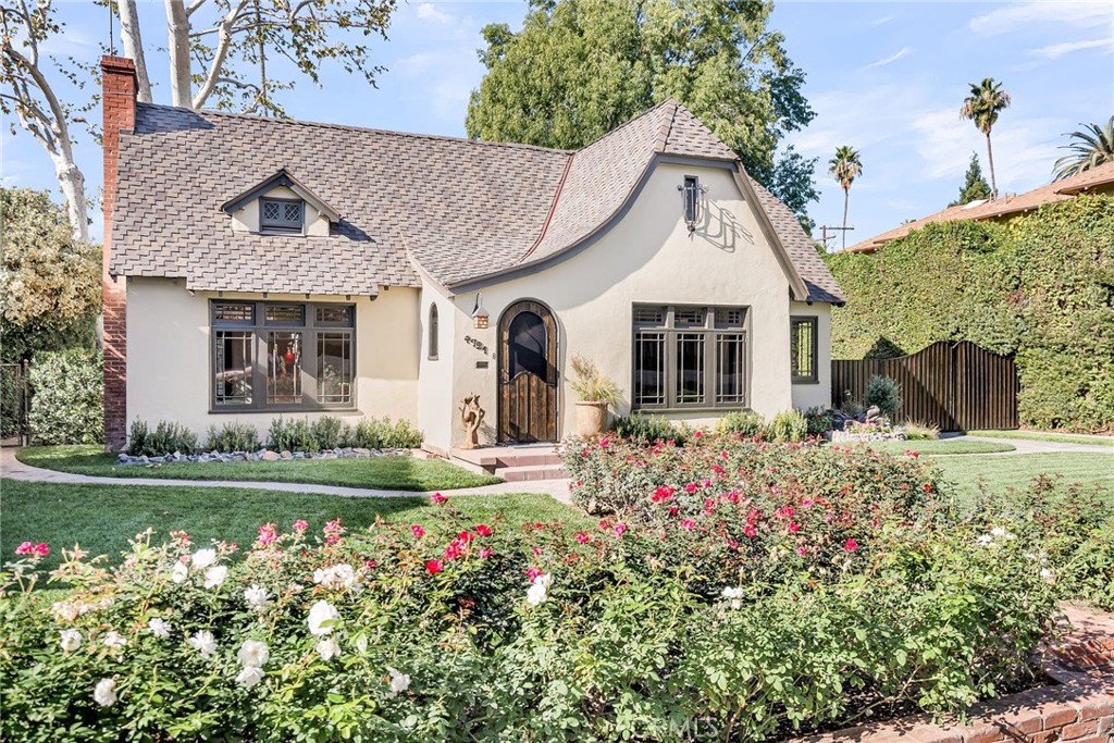 Riverside, California, 92507, United States, 4 Bedrooms Bedrooms, ,2 BathroomsBathrooms,Residential,For Sale,1999020