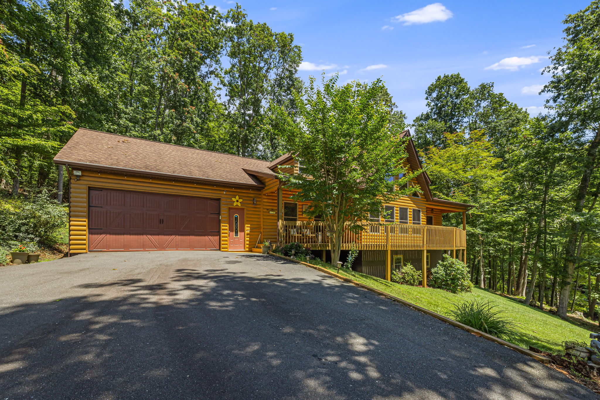 Burnsville, North Carolina, 28714, United States, 2 Bedrooms Bedrooms, ,Residential,For Sale,1931797