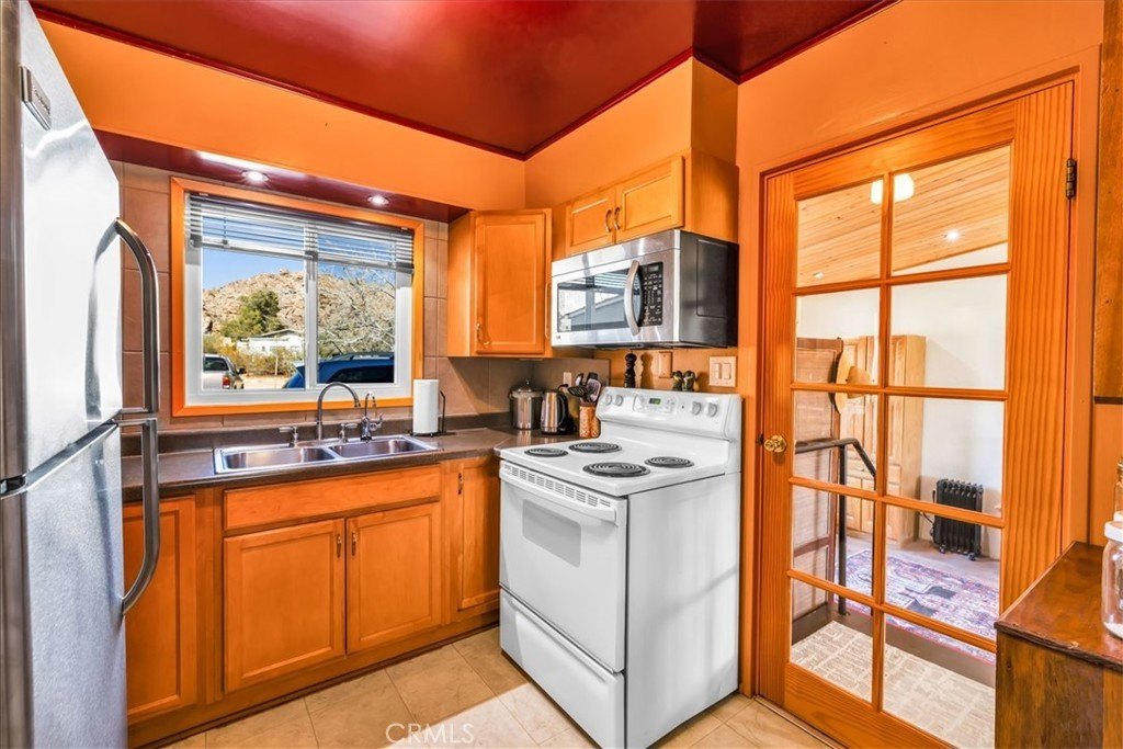 Joshua Tree, California, 92252, United States, 3 Bedrooms Bedrooms, ,2 BathroomsBathrooms,Residential,For Sale,1942307