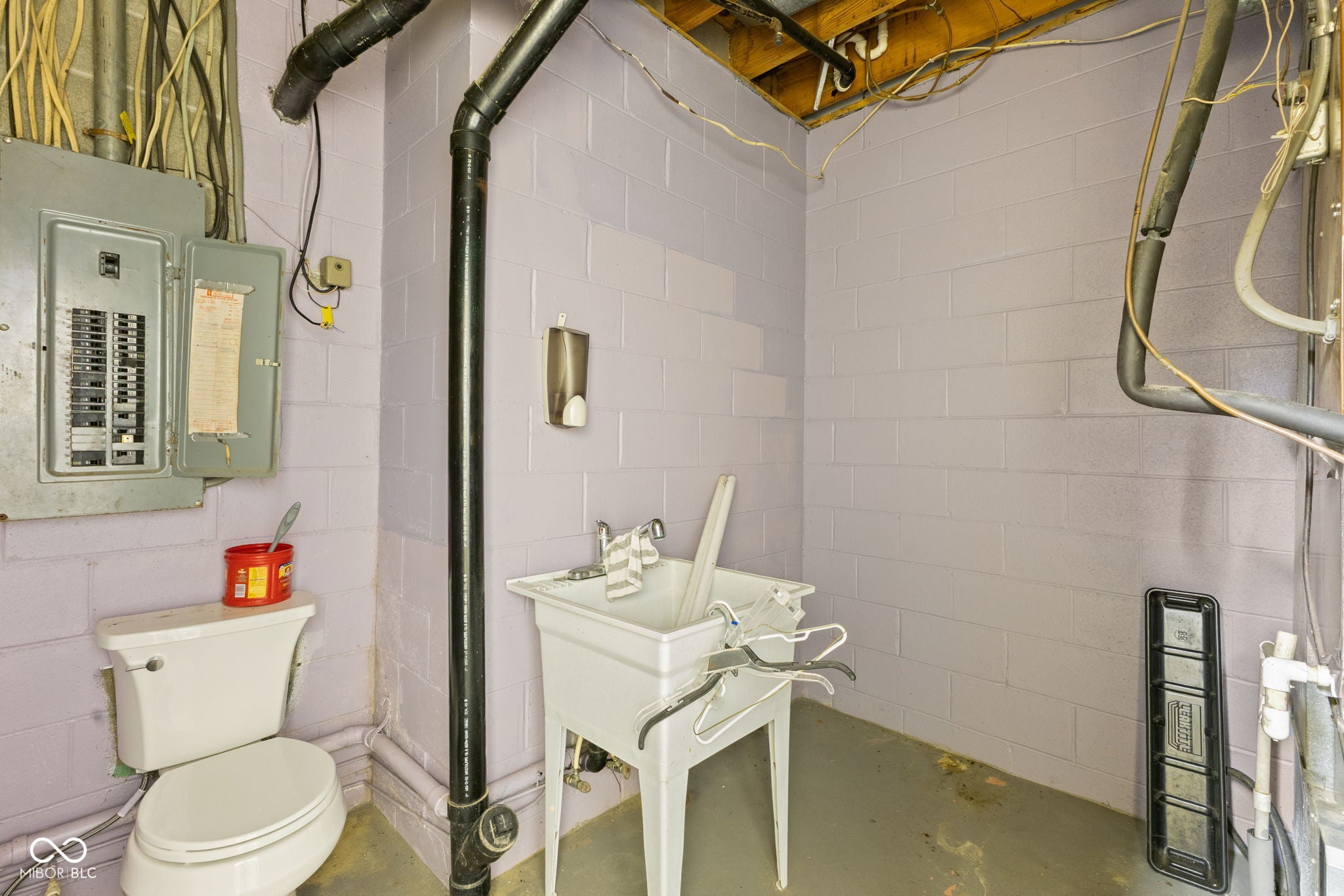 Shelburn, Indiana, 47879, United States, 4 Bedrooms Bedrooms, ,4 BathroomsBathrooms,Residential,For Sale,1925396