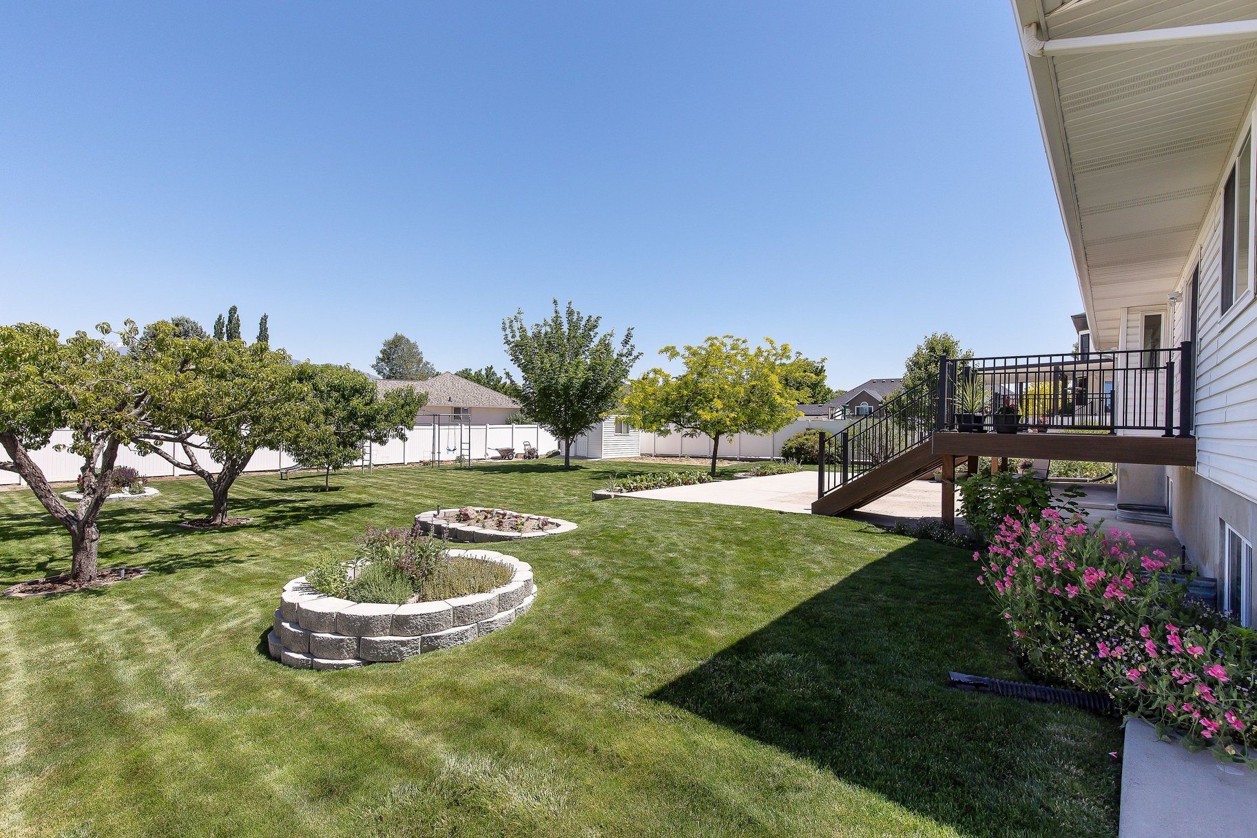  Lovingly Maintained Exceptional Home - 物件實景