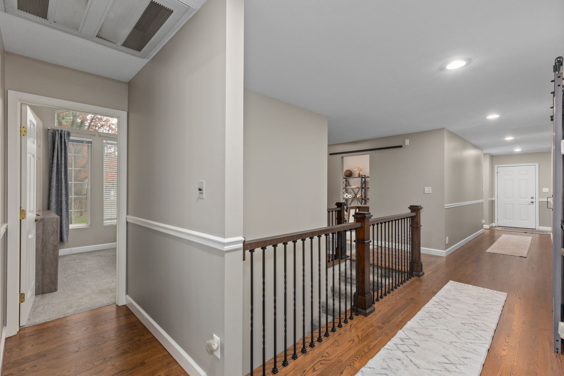 Litchfield, Illinois, 62056, United States, 5 Bedrooms Bedrooms, ,4 BathroomsBathrooms,Residential,For Sale,1979153