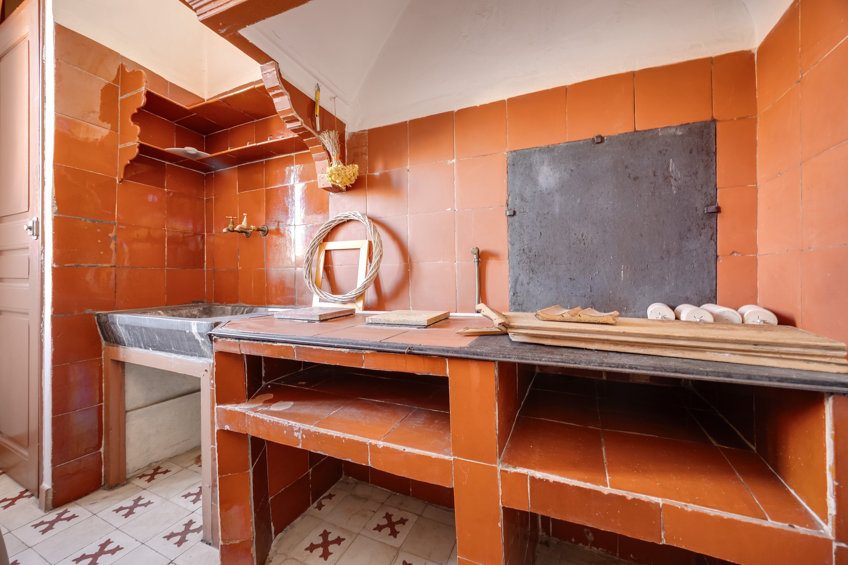  Light-Filled Town House with 4 Bedrooms and Study, City Centre Perpignan - 物件實景