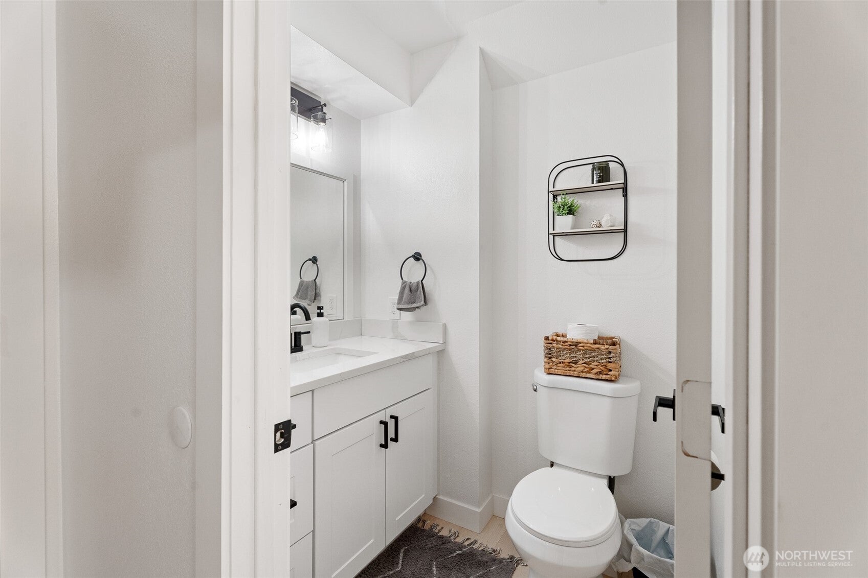 Wenatchee, Washington, 98801, United States, 3 Bedrooms Bedrooms, ,2 BathroomsBathrooms,Residential,For Sale,1939564