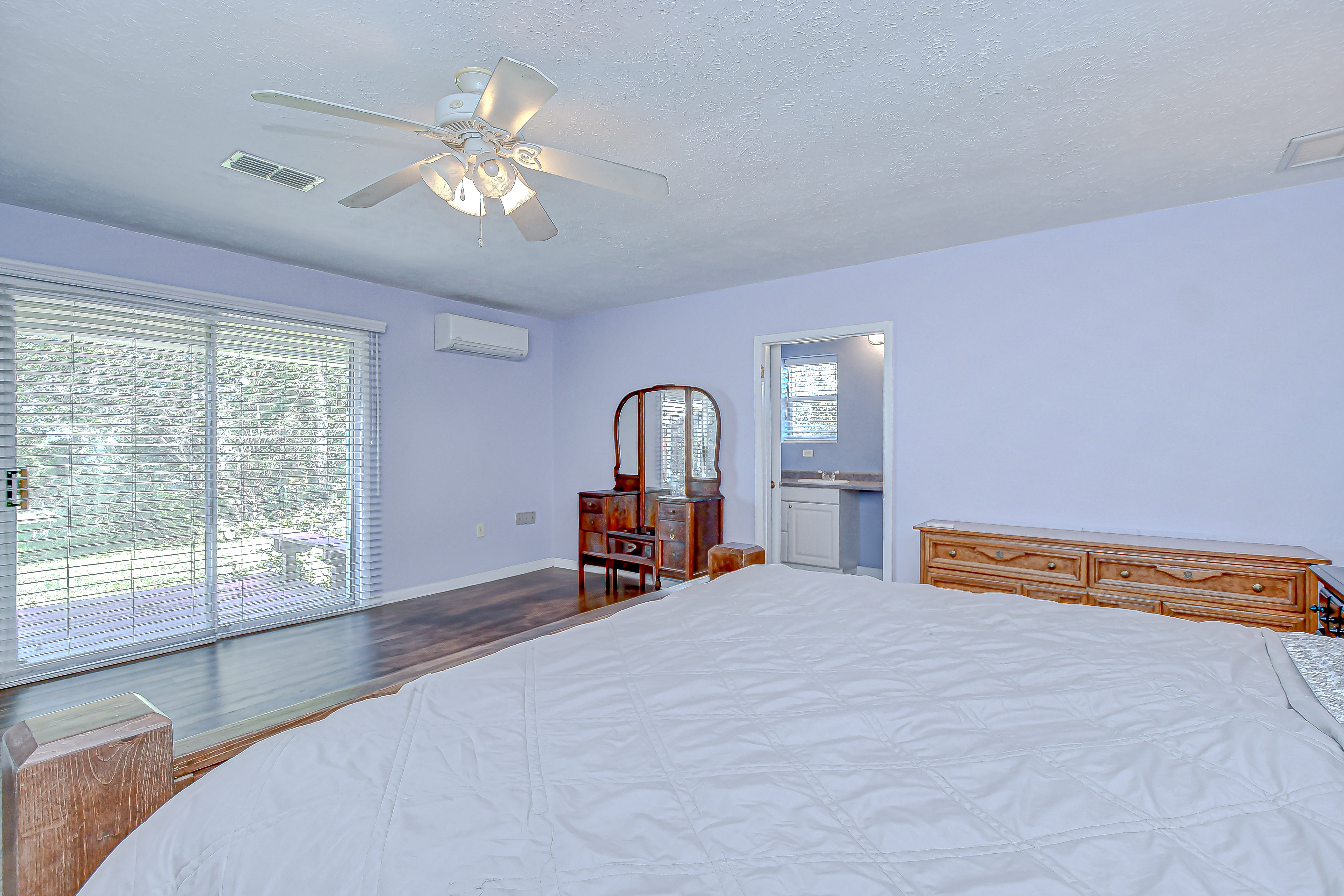 Dade City, Florida, 33523, United States, 4 Bedrooms Bedrooms, ,3 BathroomsBathrooms,Residential,For Sale,1873323