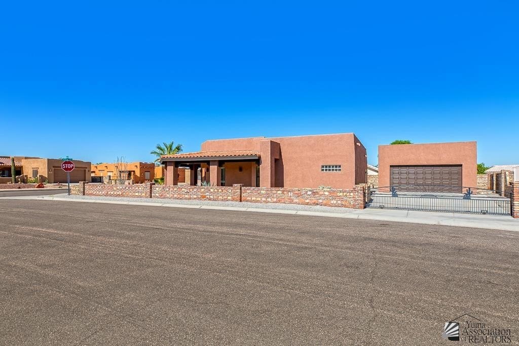 Yuma, Arizona, 85367, United States, 3 Bedrooms Bedrooms, ,2 BathroomsBathrooms,Residential,For Sale,1976192