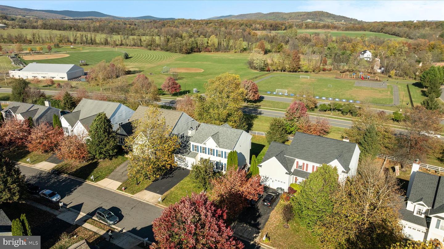 Round Hill, Virginia, 20141, United States, 4 Bedrooms Bedrooms, ,4 BathroomsBathrooms,Residential,For Sale,1987727