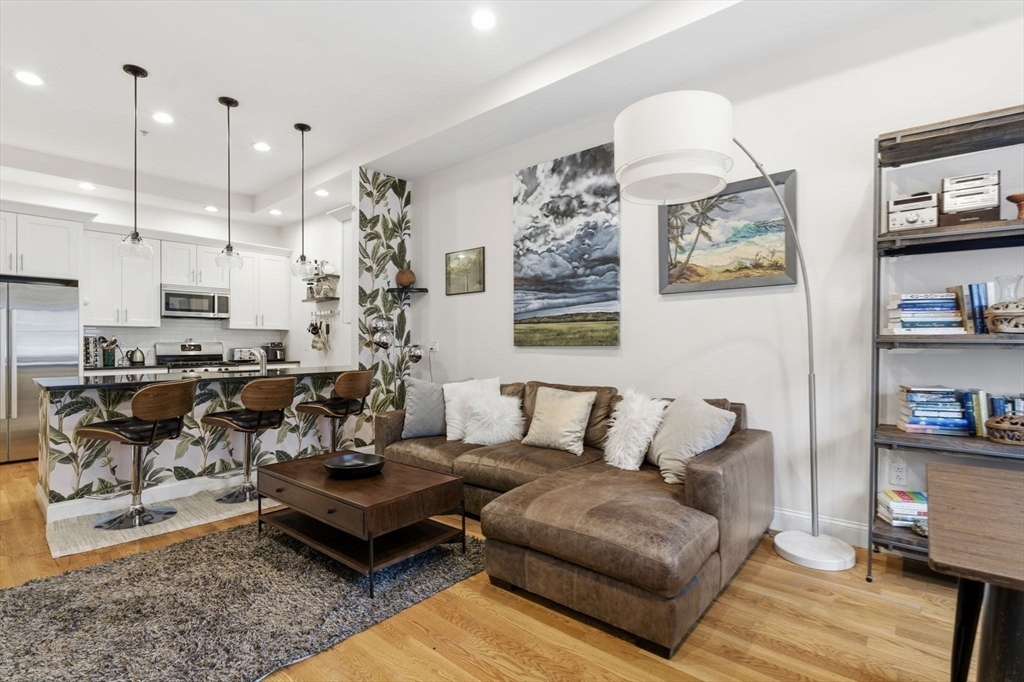 Boston, Massachusetts, 02128, United States, 2 Bedrooms Bedrooms, ,2 BathroomsBathrooms,Residential,For Sale,2048108