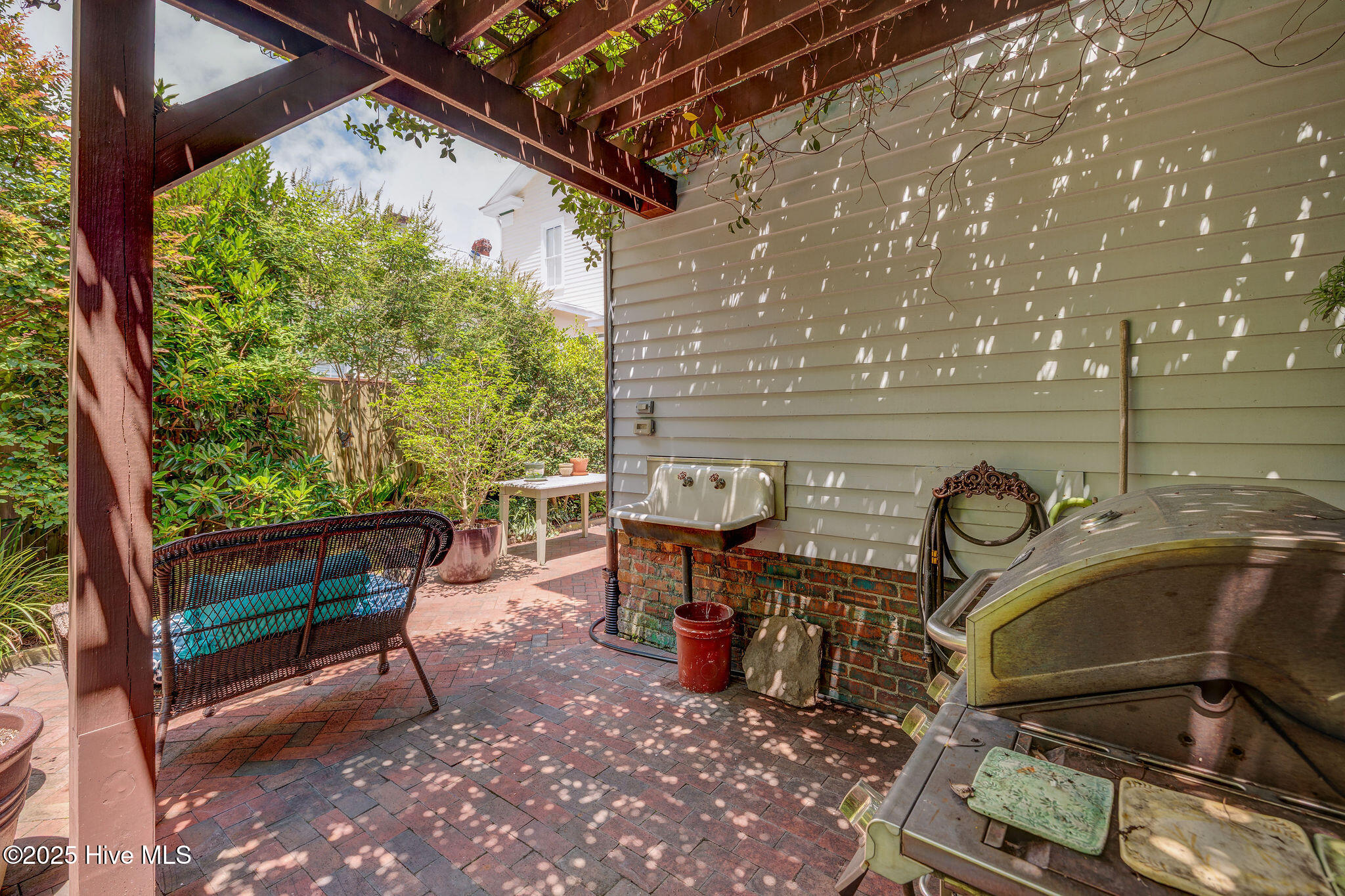 Wilmington, North Carolina, 28401, United States, 4 Bedrooms Bedrooms, ,3 BathroomsBathrooms,Residential,For Sale,1874502