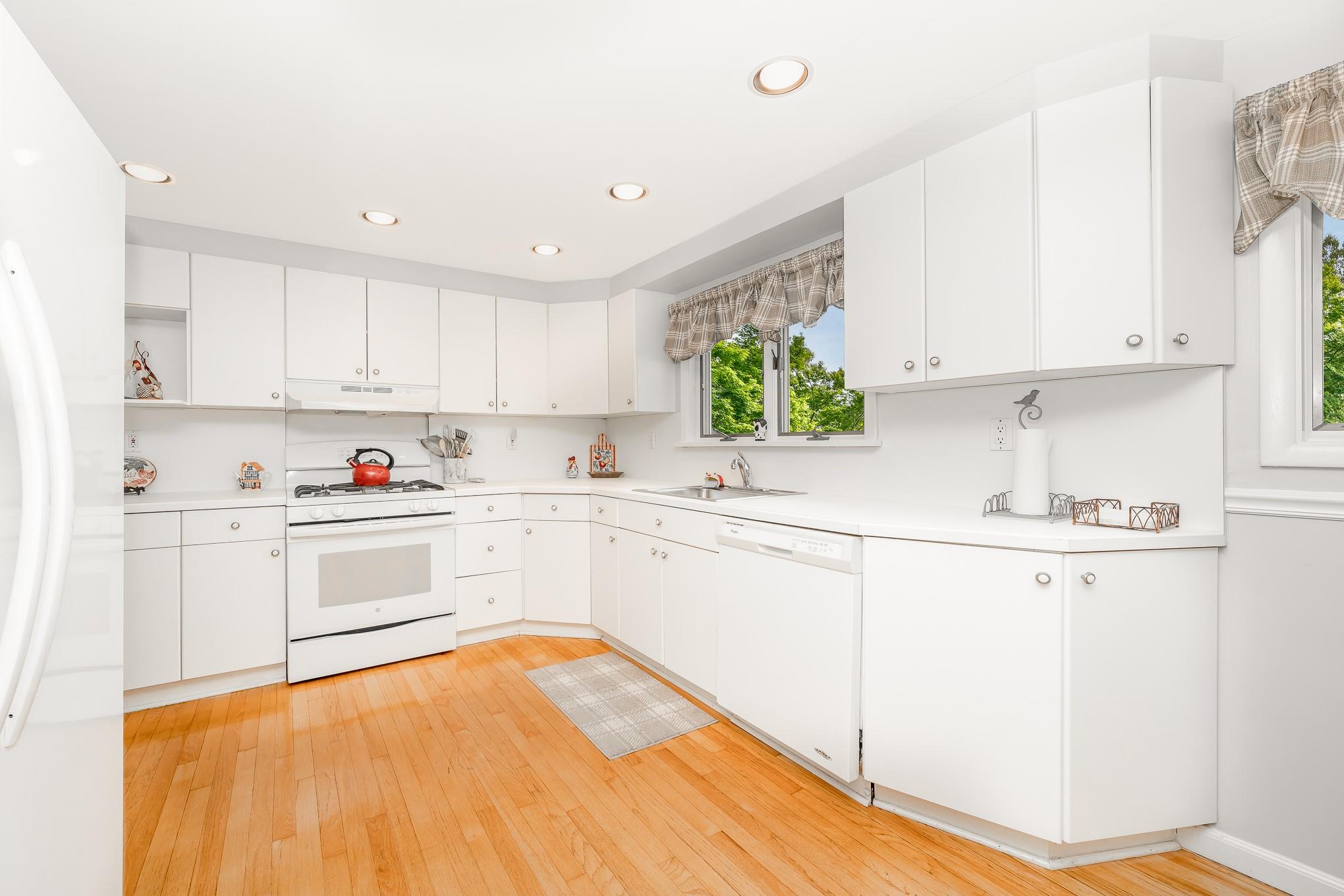 Massapequa, New York, 11758, United States, 4 Bedrooms Bedrooms, ,2 BathroomsBathrooms,Residential,For Sale,1904411