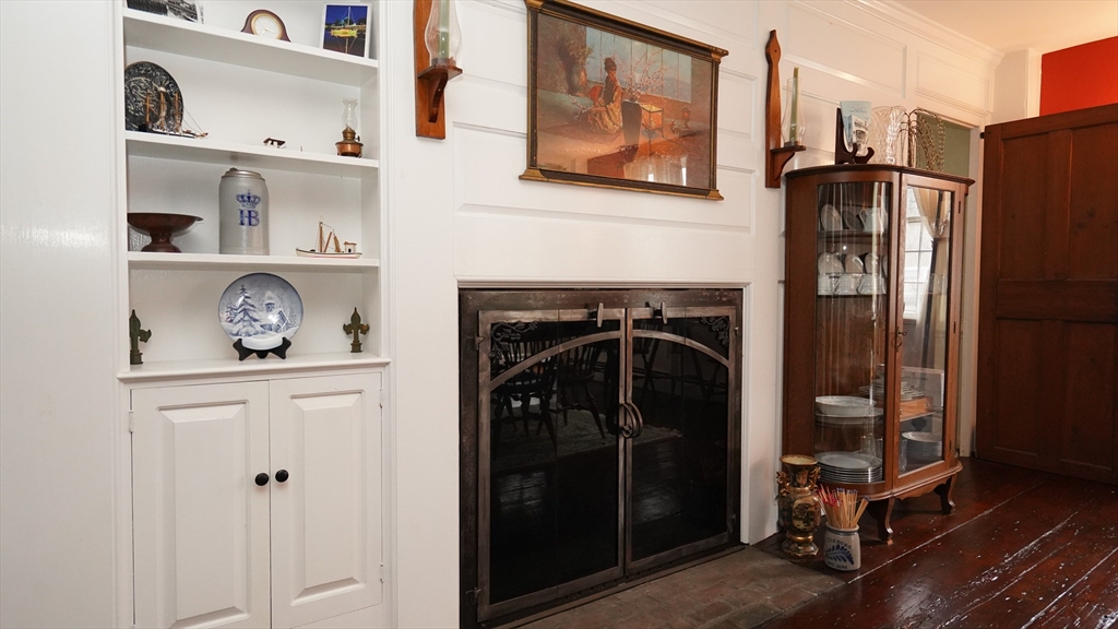 Attleboro, Massachusetts, 02703, United States, 5 Bedrooms Bedrooms, ,2 BathroomsBathrooms,Residential,For Sale,1983996