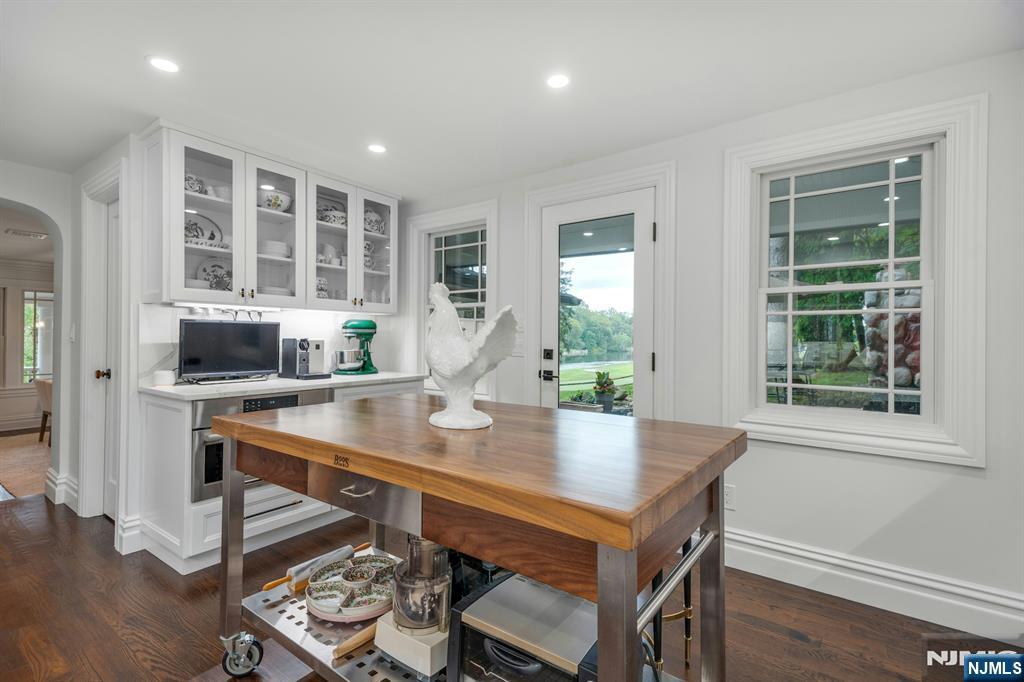 Ramsey, New Jersey, 07446, United States, 6 Bedrooms Bedrooms, ,5 BathroomsBathrooms,Residential,For Sale,1847263