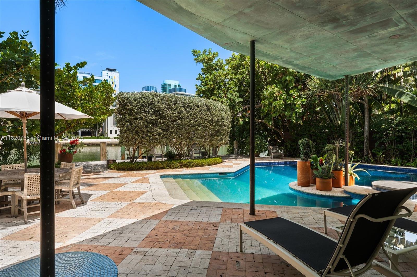 Miami Beach, Florida, 33140, United States, 3 Bedrooms Bedrooms, ,4 BathroomsBathrooms,Residential,For Sale,1858063