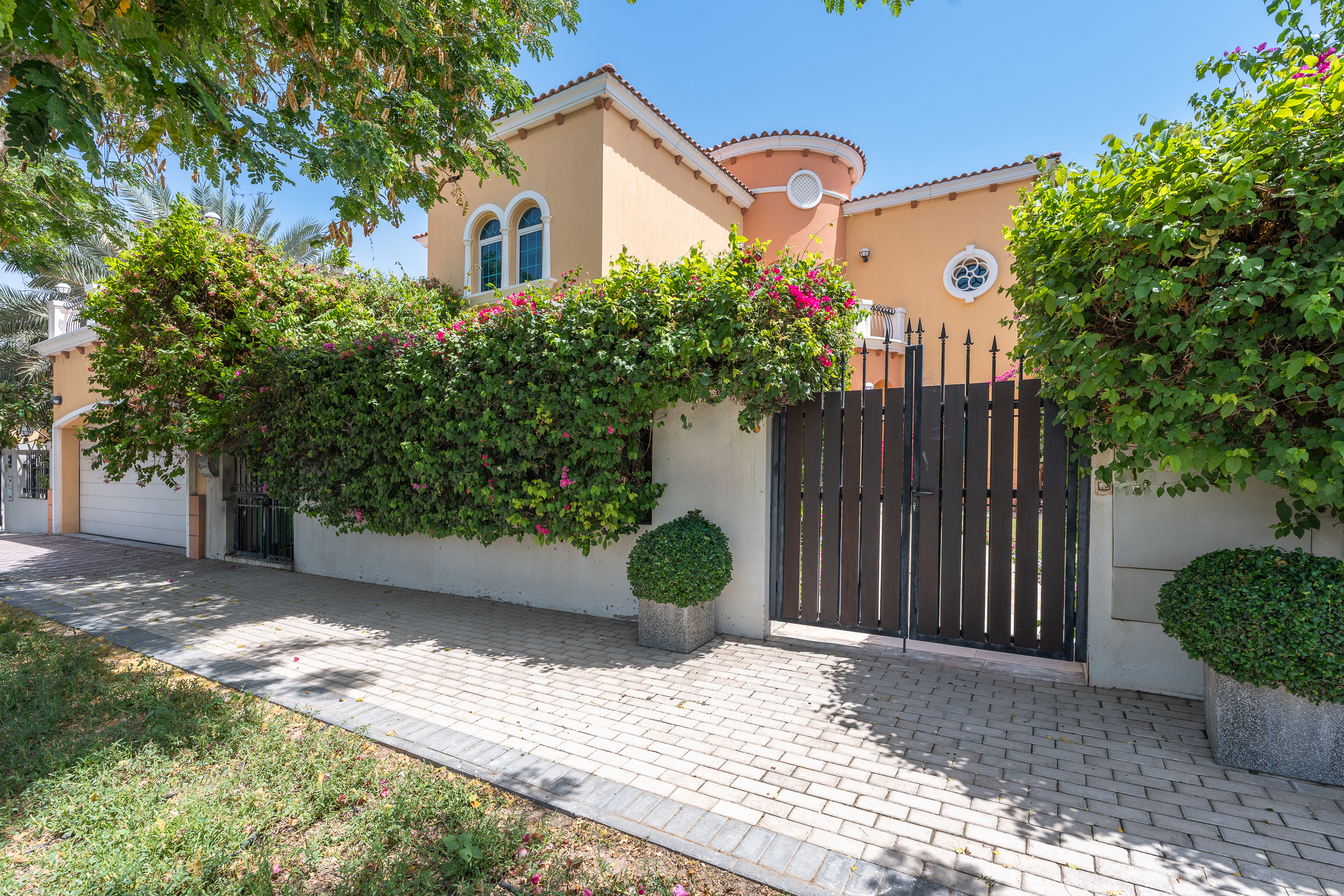 Stylish Semi-Upgraded Villa in Jumeirah Park - 物件實景