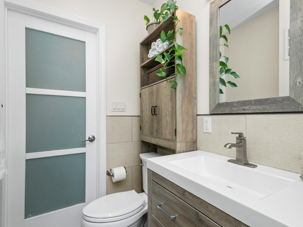 Brookline, Massachusetts, 02446, United States, 2 Bedrooms Bedrooms, ,1 BathroomBathrooms,Residential,For Sale,1934620