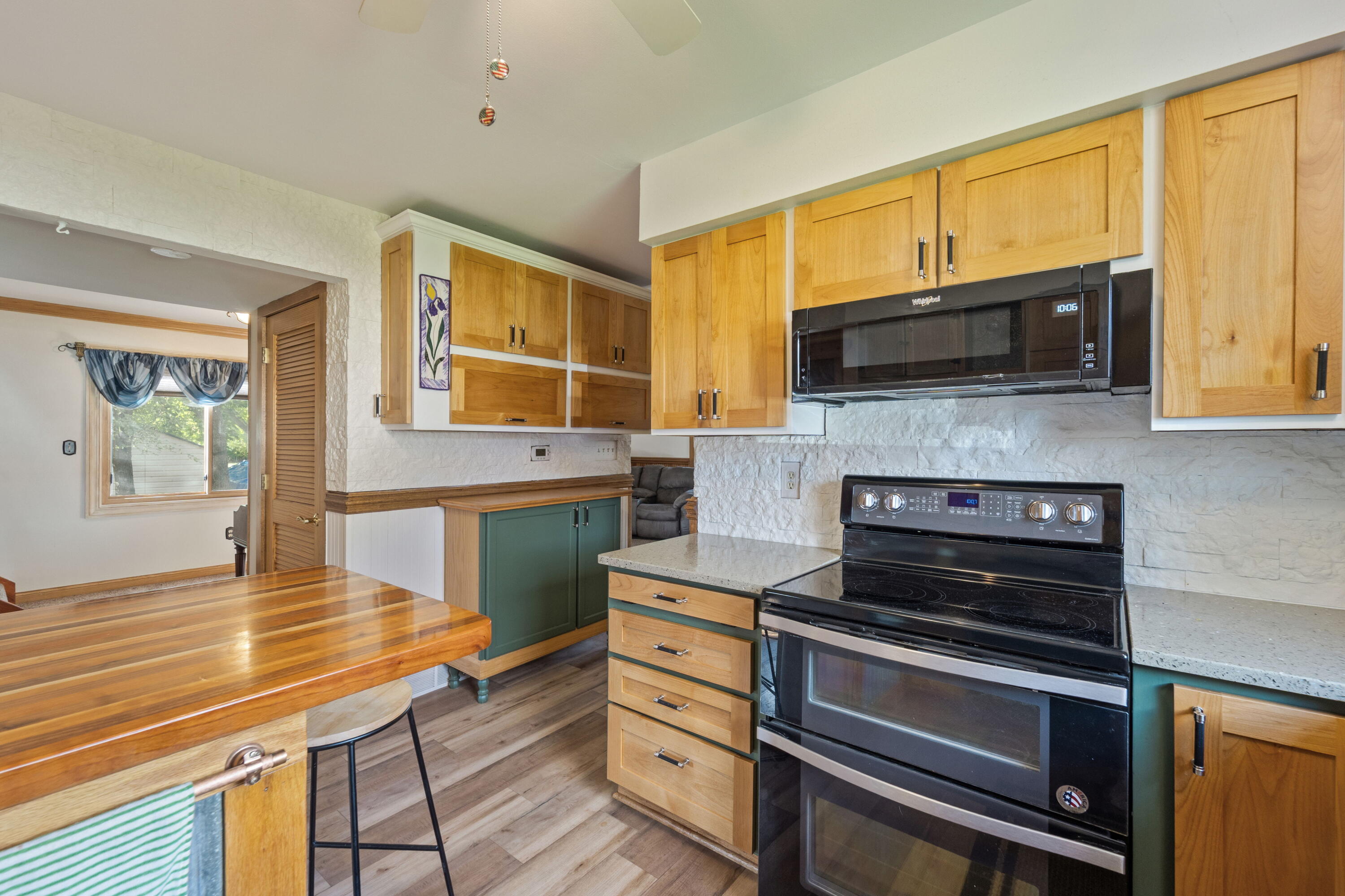 Waterford, Wisconsin, 53185, United States, 2 Bedrooms Bedrooms, ,2 BathroomsBathrooms,Residential,For Sale,1985516