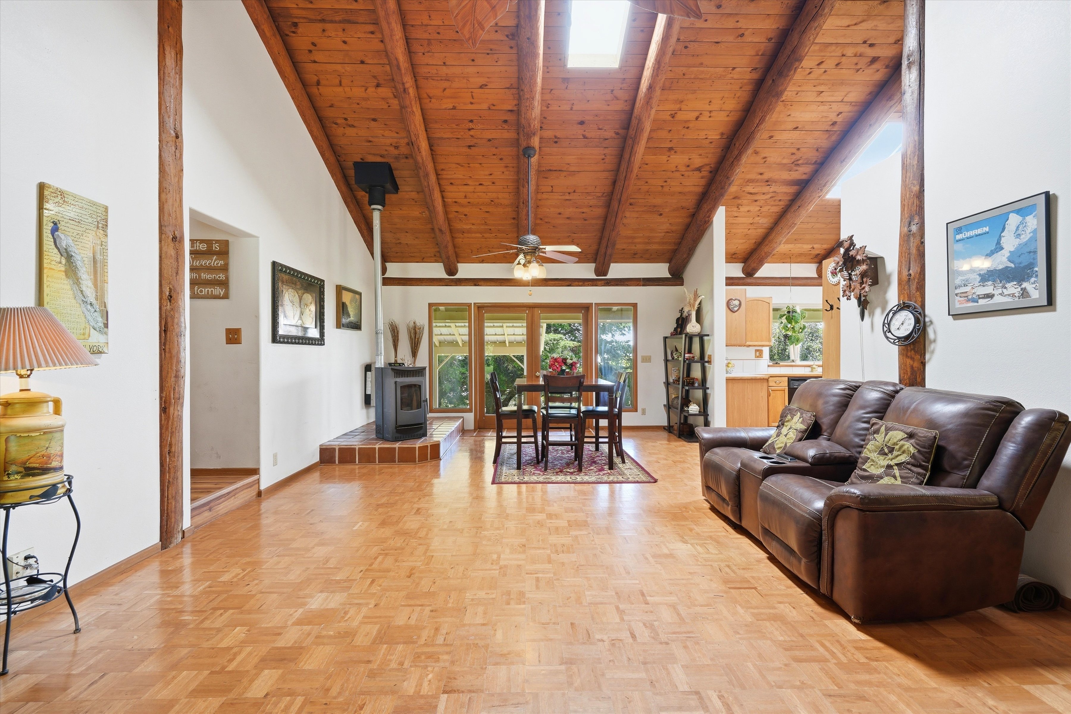 Single-level home on 2.5 fully fenced and gated acres - 物件實景