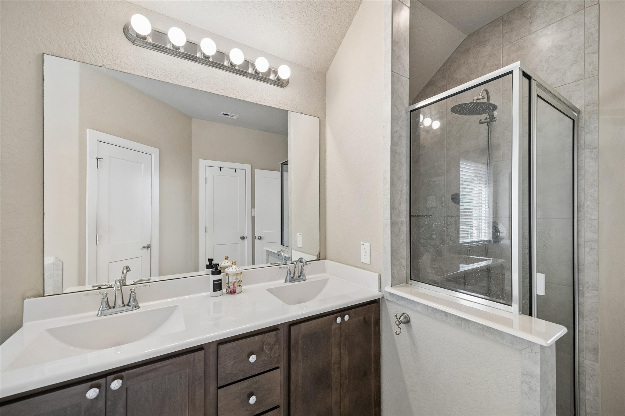  17064 Easter Lily - 物件實景