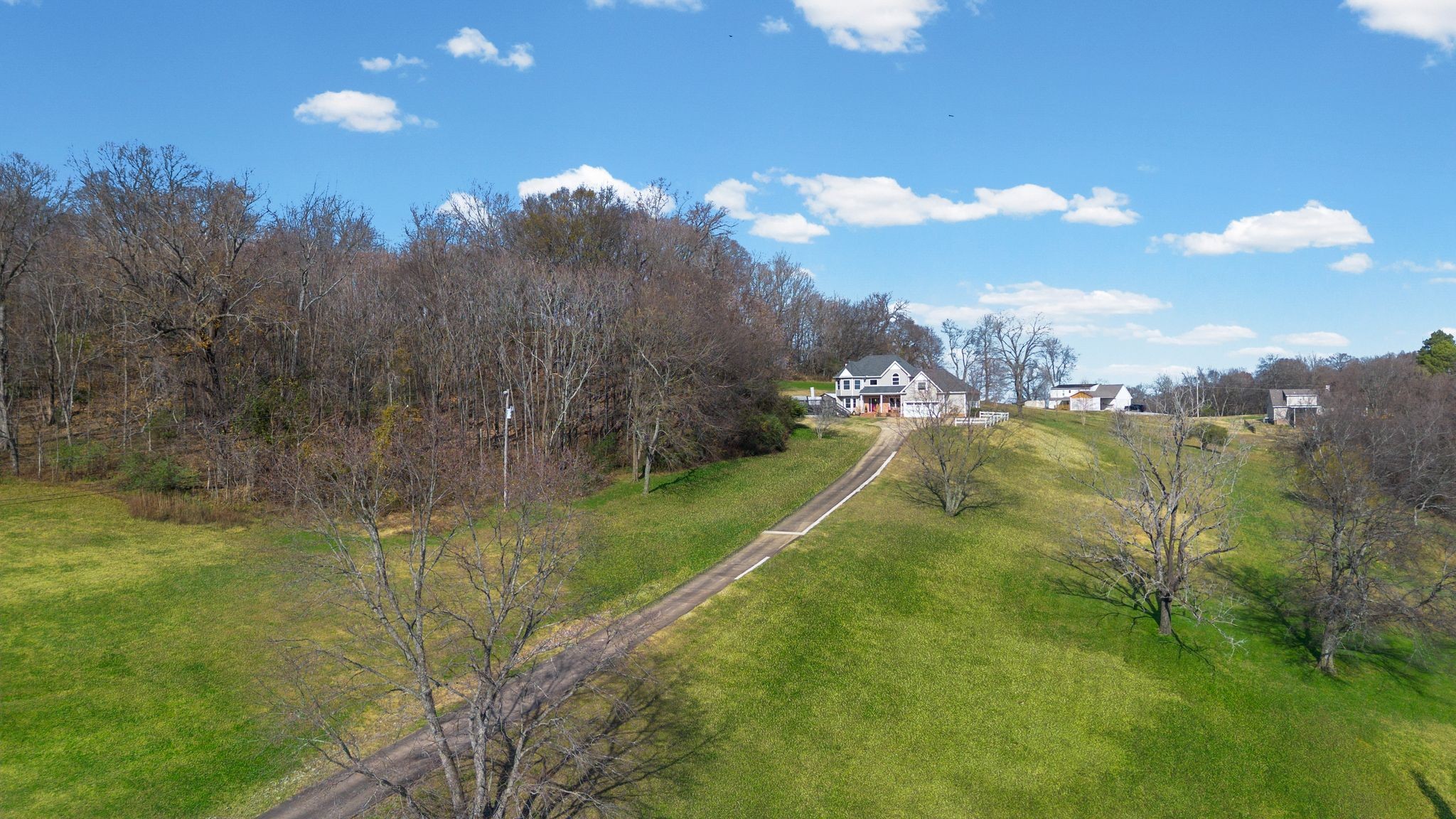 Lewisburg, Tennessee, 37091, United States, 4 Bedrooms Bedrooms, ,3 BathroomsBathrooms,Residential,For Sale,1999662