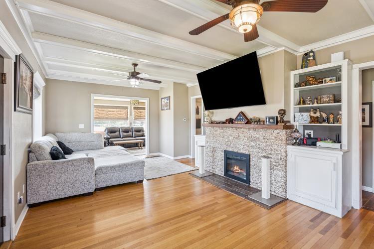 Newton, Iowa, 50208, United States, 4 Bedrooms Bedrooms, ,4 BathroomsBathrooms,Residential,For Sale,1927936